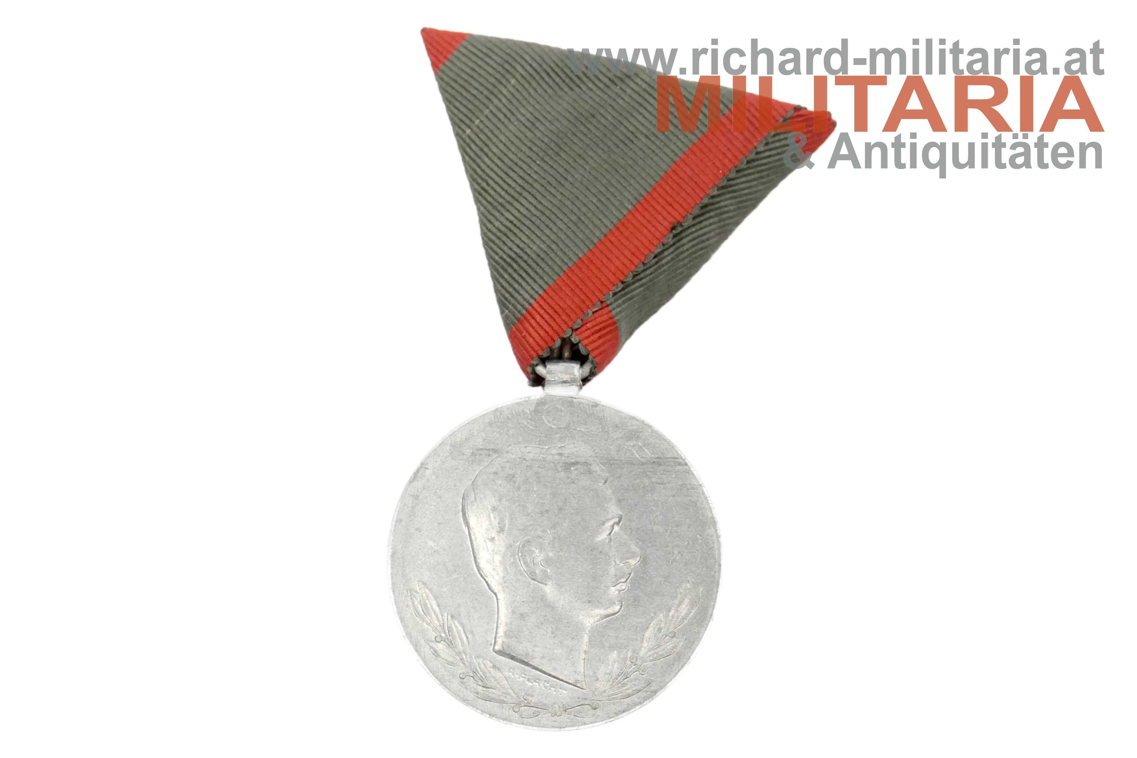 k.u.k. Verwundetenmedaille - Invalide "GW" + "18"