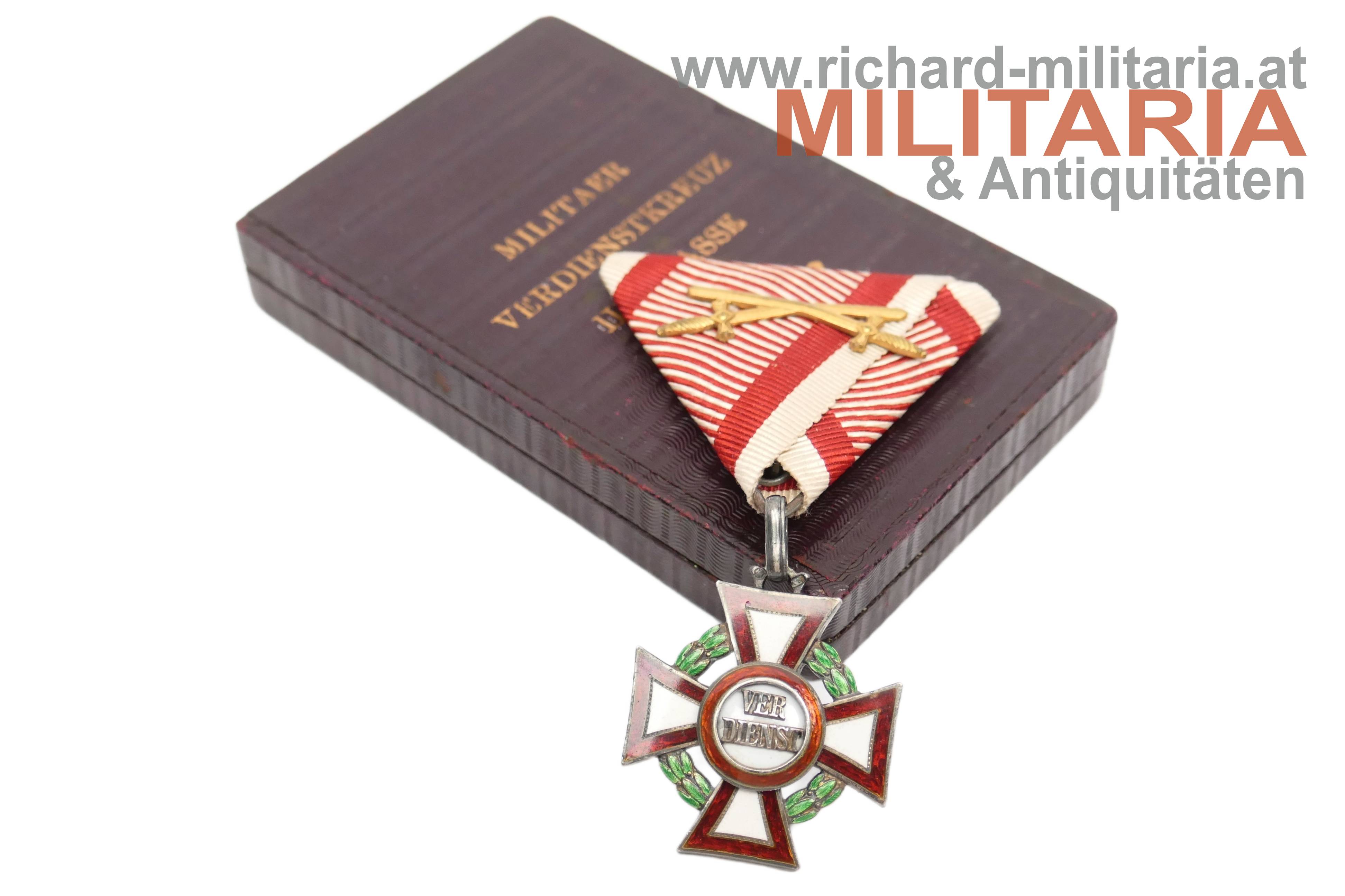 k.u.k. Militärverdienstkreuz 3. Kl. KD + Schw. im Kartonetui - V. Mayer
