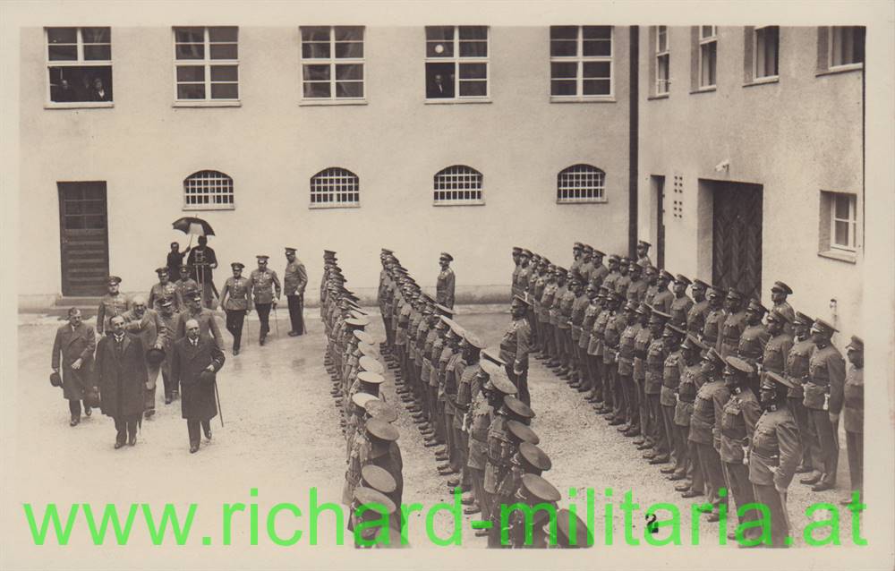 PK - 1. Republik Bundespräsident Miklas vor Gendarmerie-Beamten