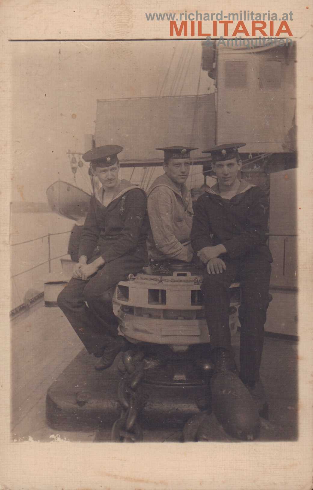 3 k.u.k. Matrosen auf der SMS Helgoland