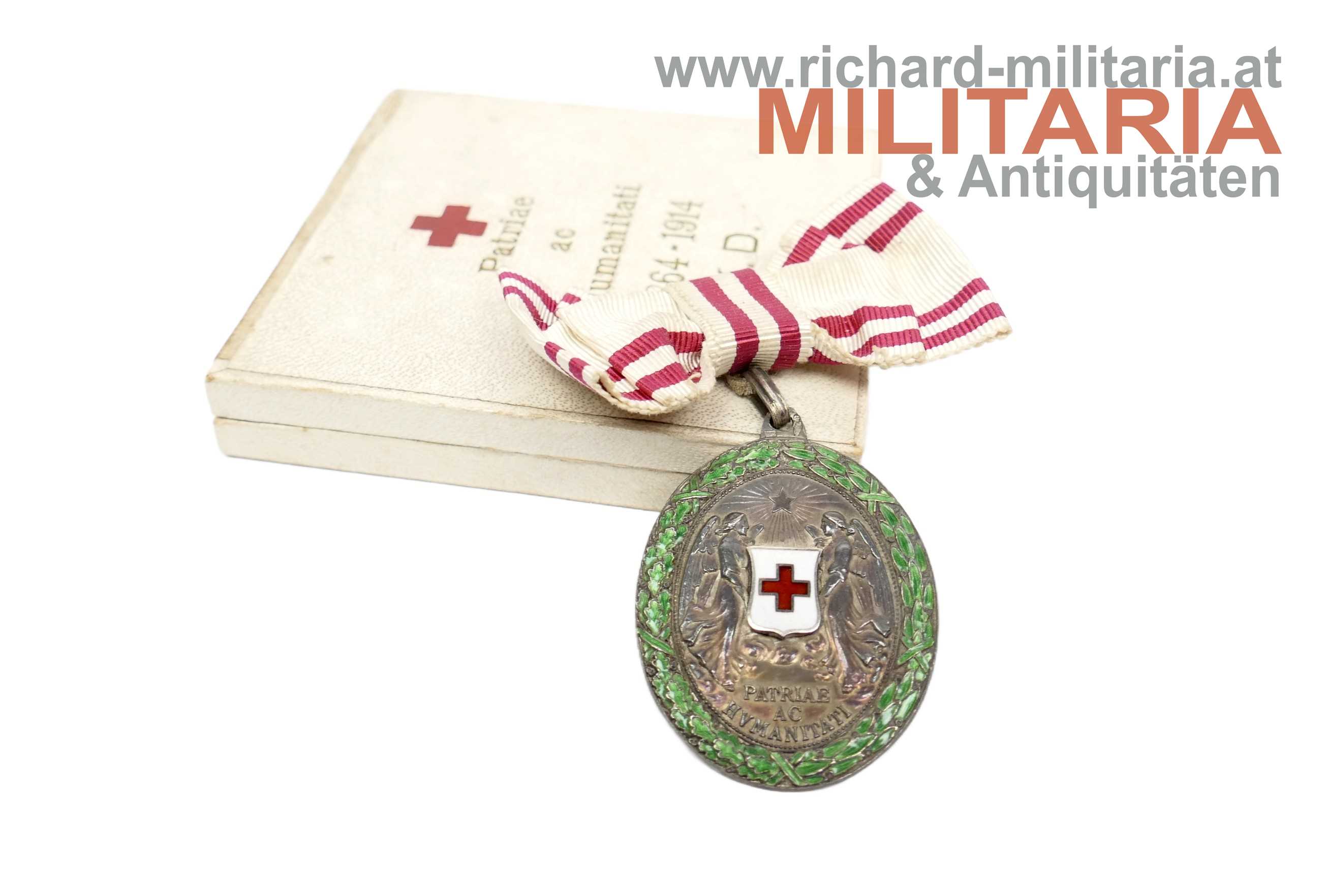 Rotes Kreuz - Silberne Ehrenmedaille mit KD und Damenmasche mit Etui