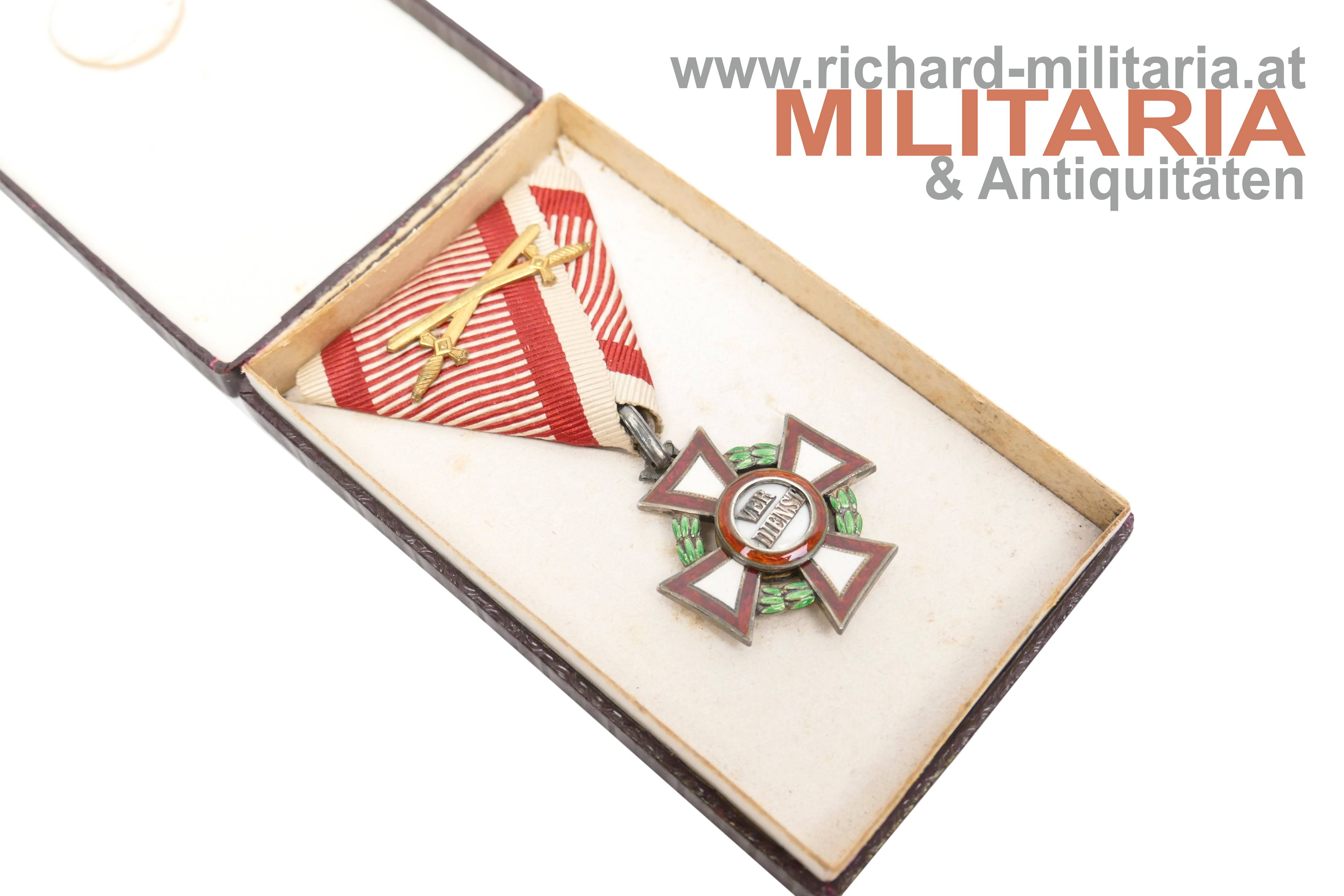 k.u.k. Militärverdienstkreuz 3. Kl. KD + Schw. im Kartonetui - V. Mayer