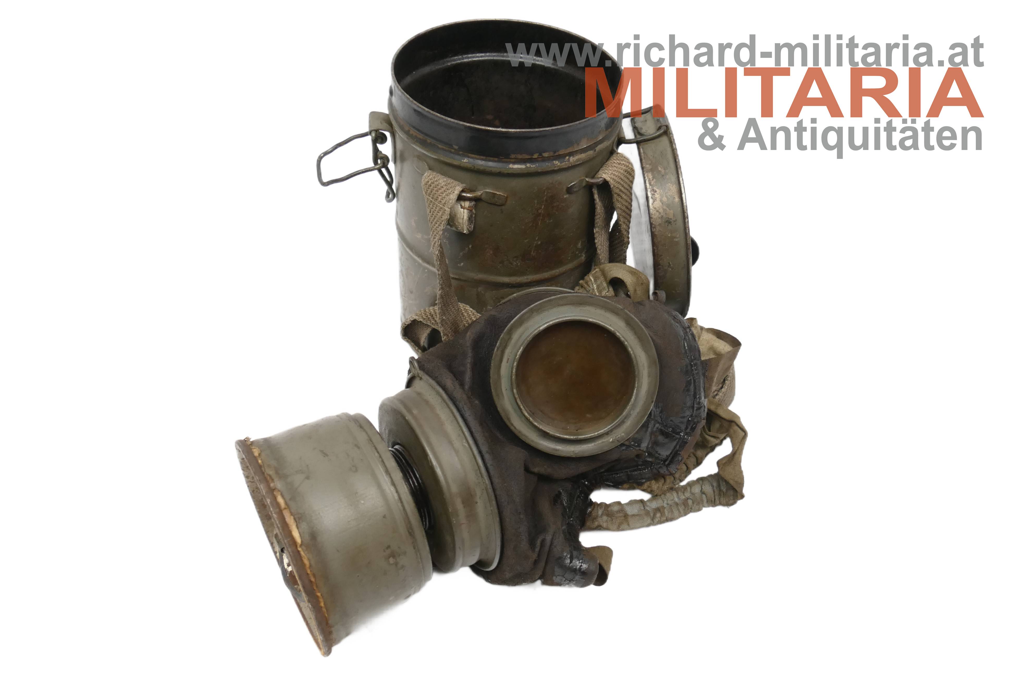 Deutsches Kaiserreich - Ledergasmaske M17 mit Behälter