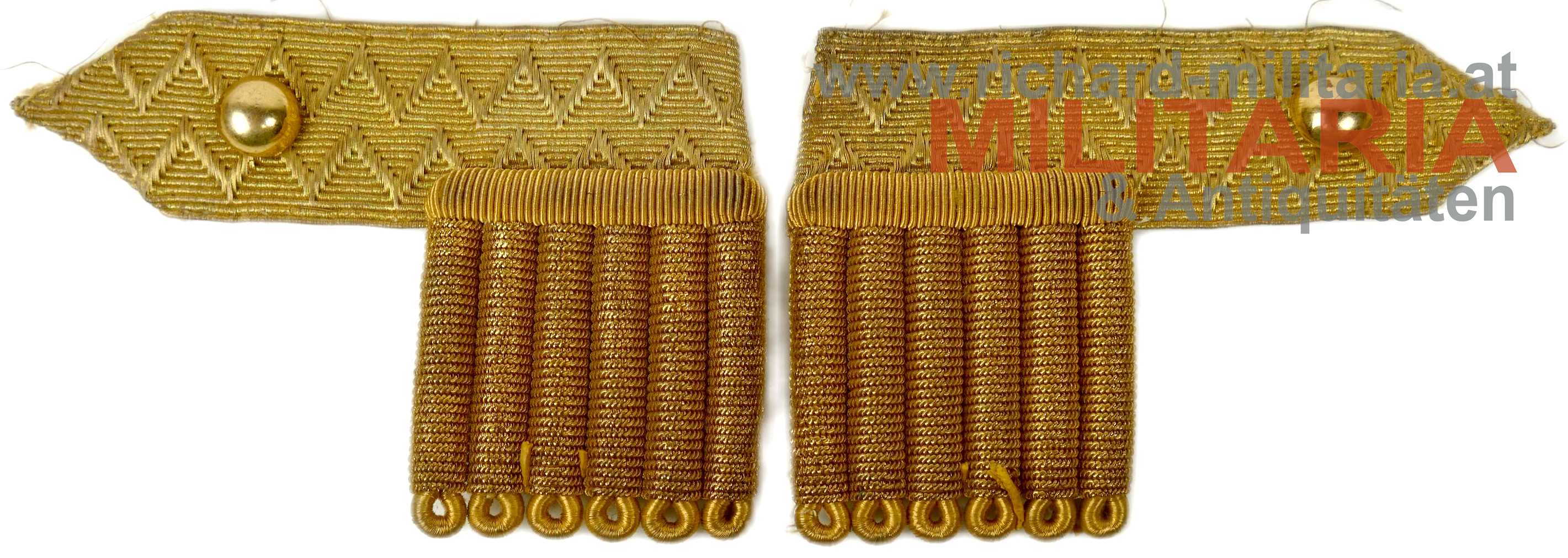 ungarische "Bärentatzen" Ärmelaufschläge 