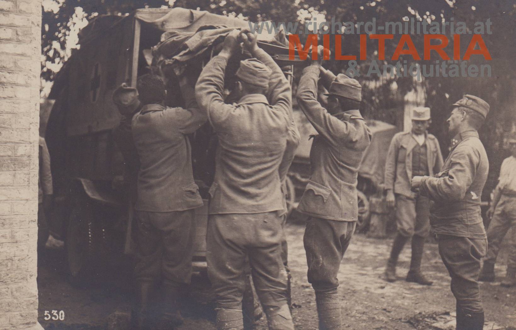 k.k. Foto - Verladen v. Verwundeten während d. Piaveschlacht 16.-22.6.1918 - Sch. Reg. Nr. 2