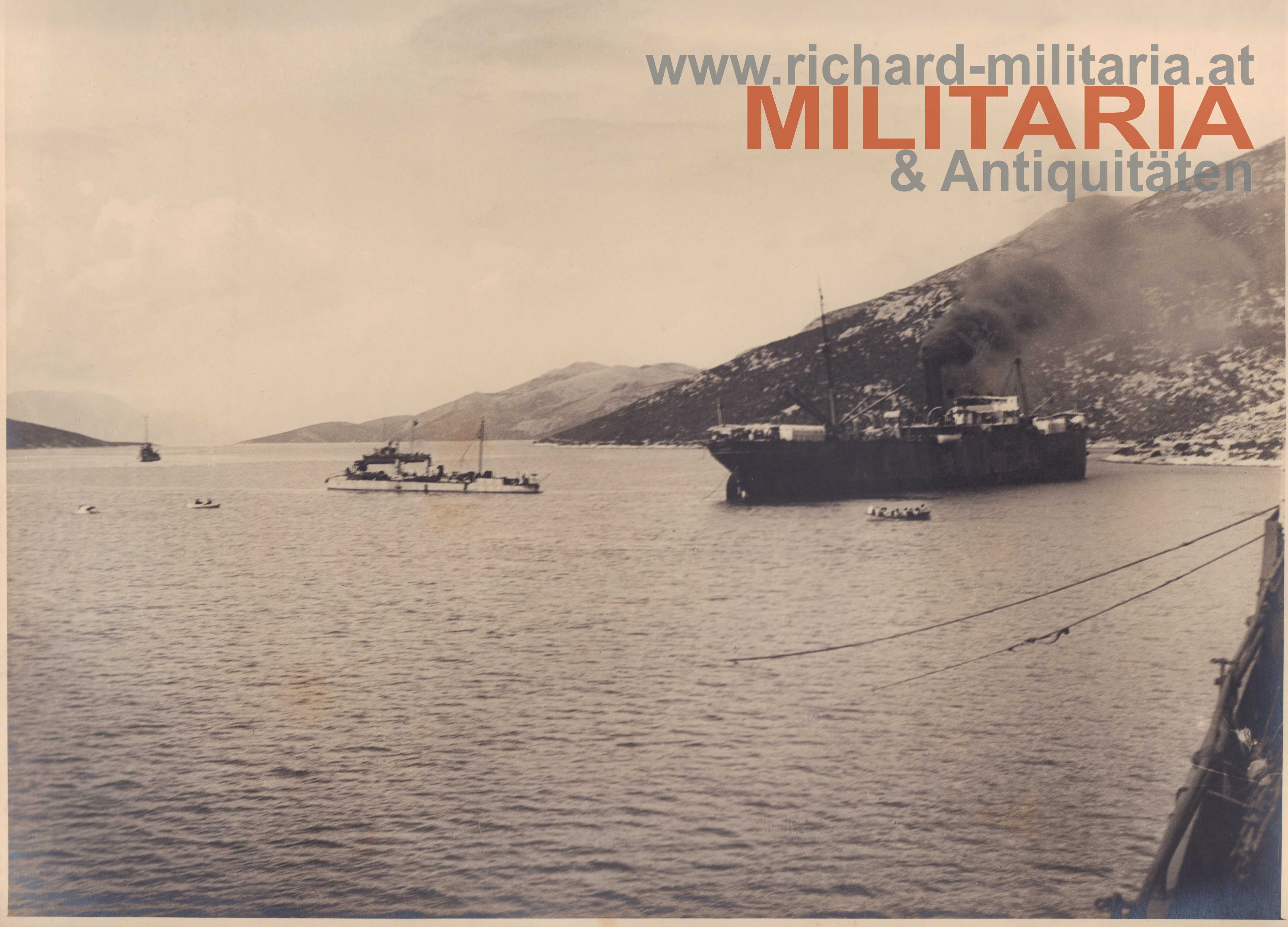k.u.k Foto - Transportschiff mit zwei Torpedobooten bei Neum (Bosnien) 1916
