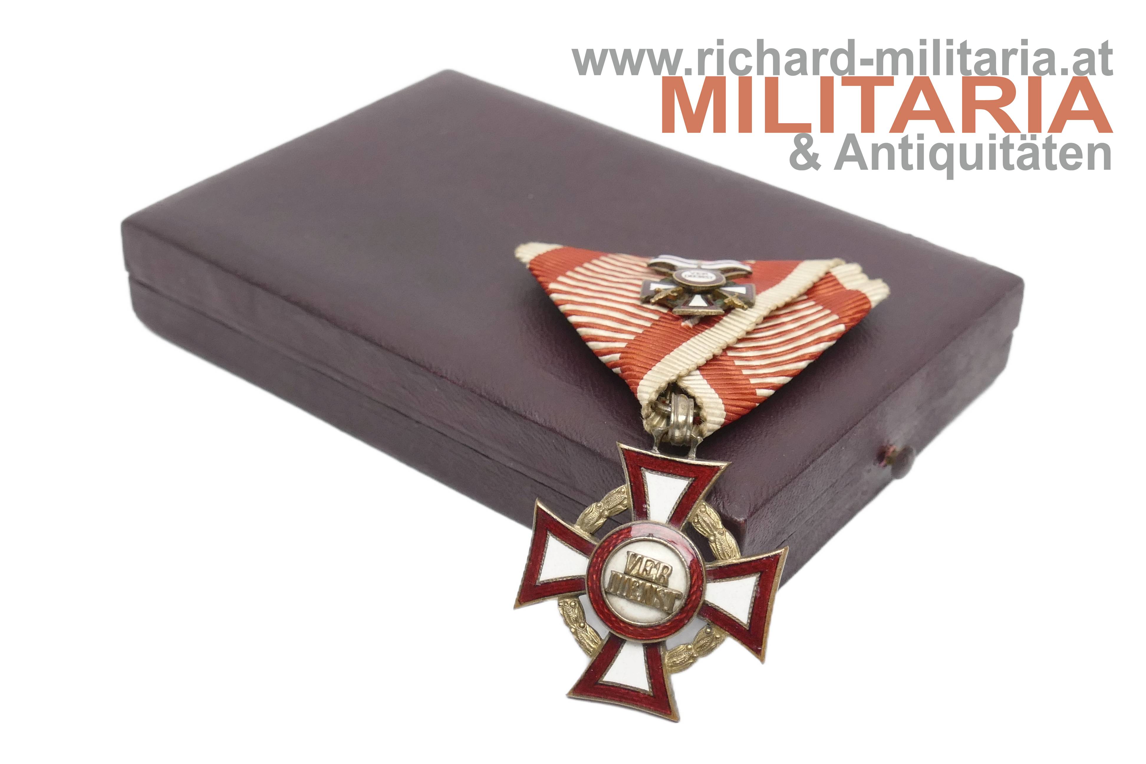 k.u.k. Militärverdienstkreuz 3. Kl. KD + Kleindeko. 2. Kl KD Schw. - Tiller-Etui