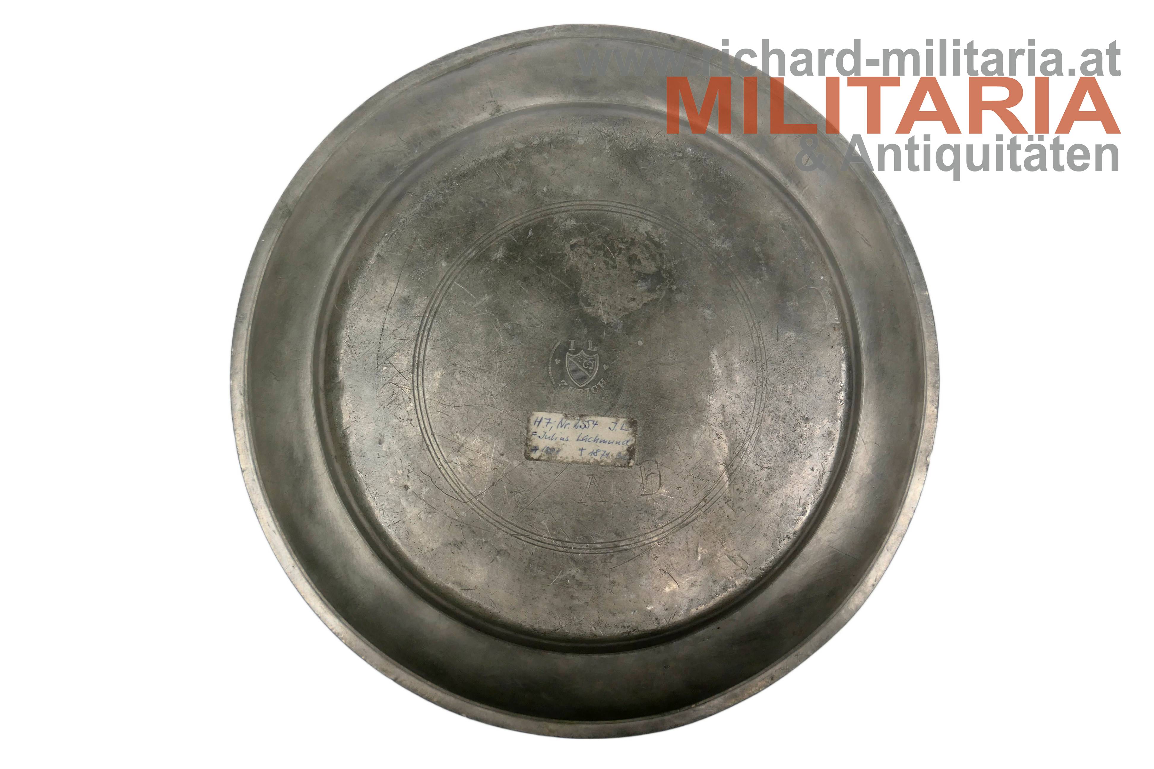 Zinnteller mit Hundemotiv 19. Jhdt.