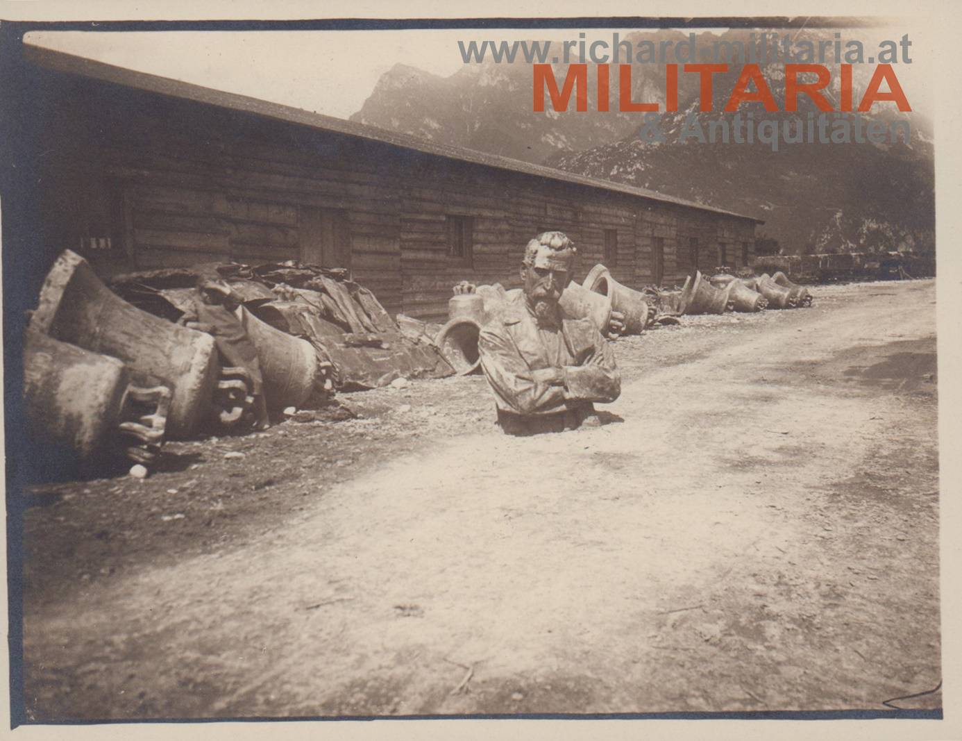 k.u.k. Fotoalbum - Italienfront - entferntes Jacopo Tasso Denkmal in Longarone