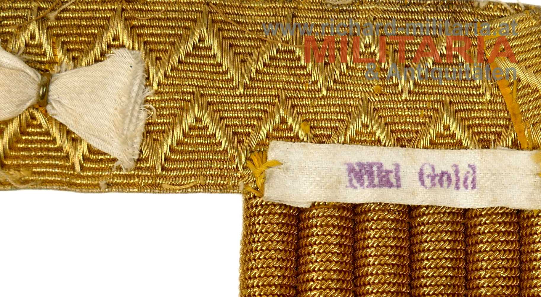 ungarische "Bärentatzen" Ärmelaufschläge 