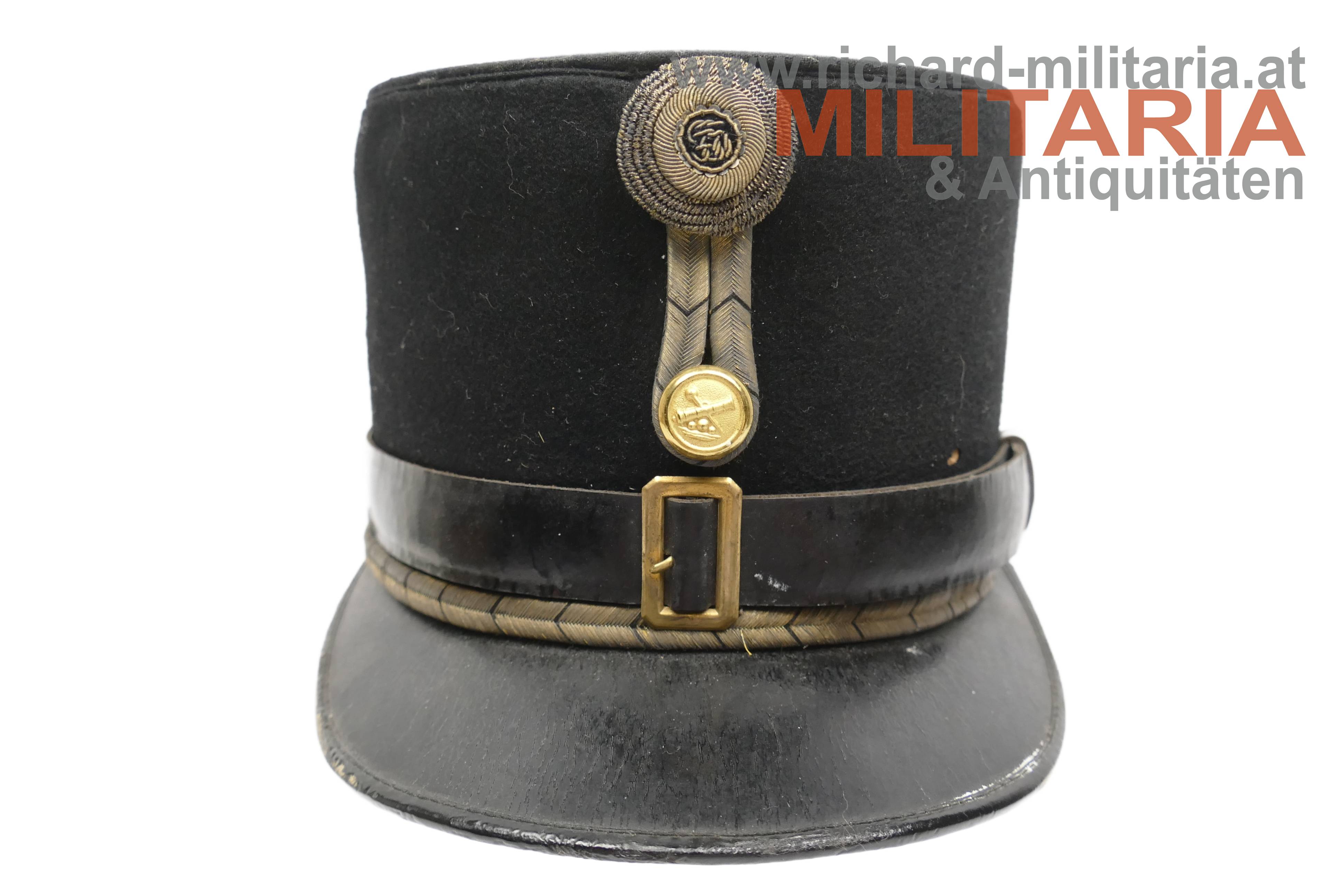 k.u.k. schwarze steife Offizierskappe - Artillerie