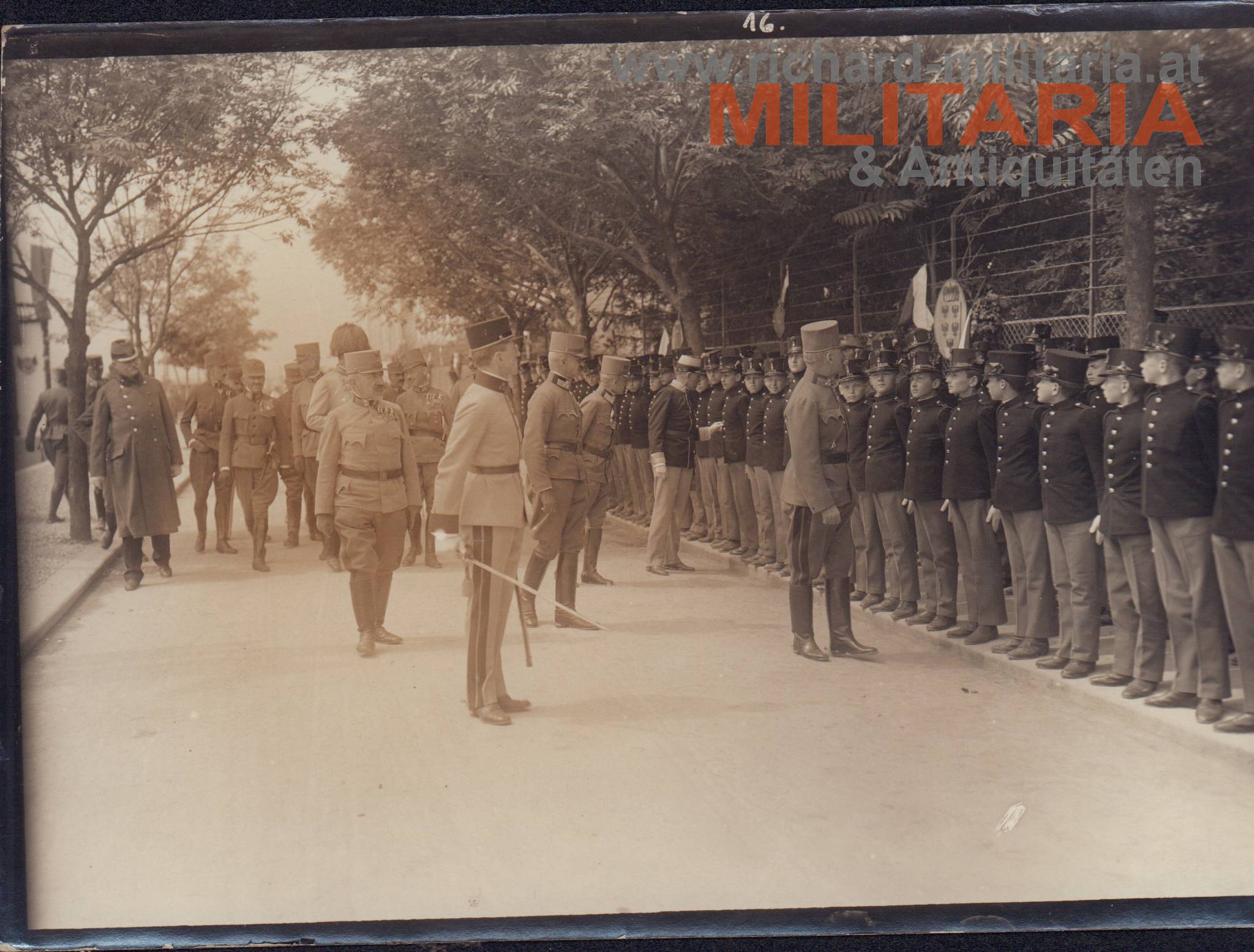 k.u.k. Foto - Generale mustern Kadetten aus Niederöstereich