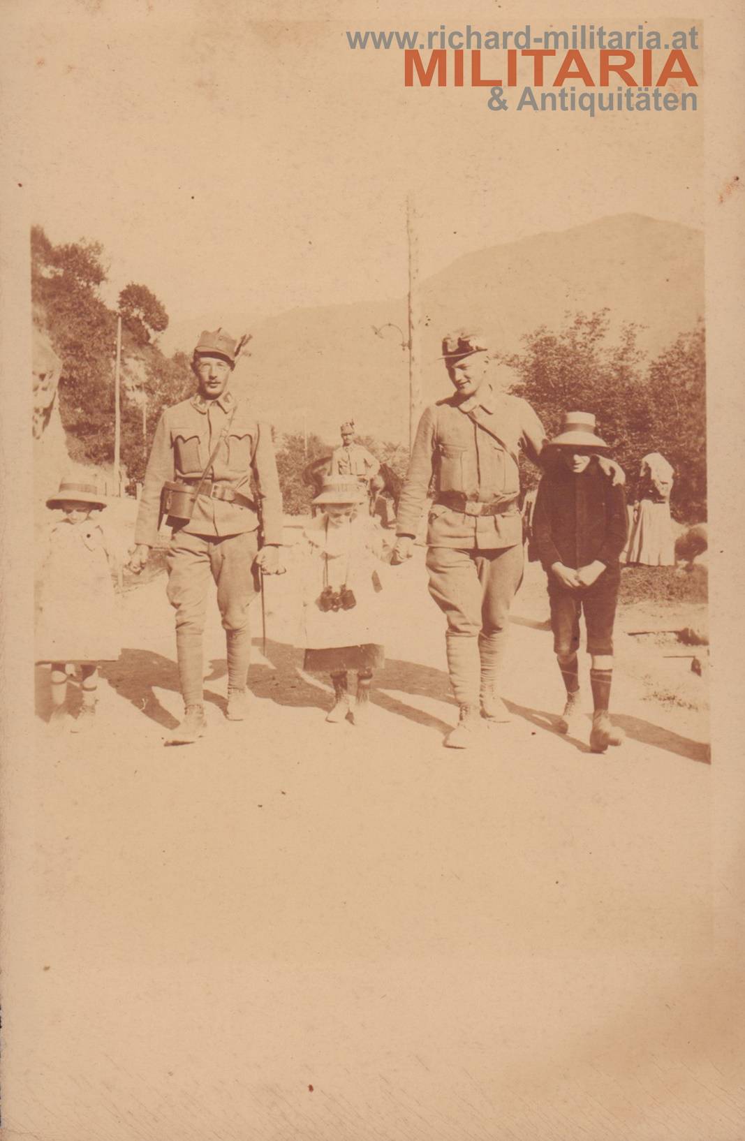 k.k. Foto - Landesschützen mit Kindern - Innichen