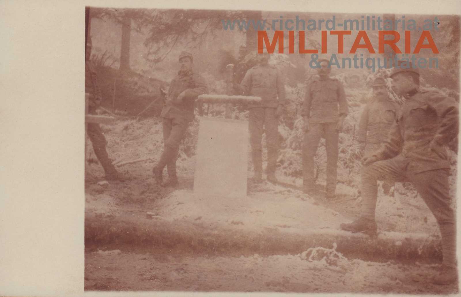 k.u.k. Foto - Soldaten bei Grab - k.u.k. 3. Korpskommando
