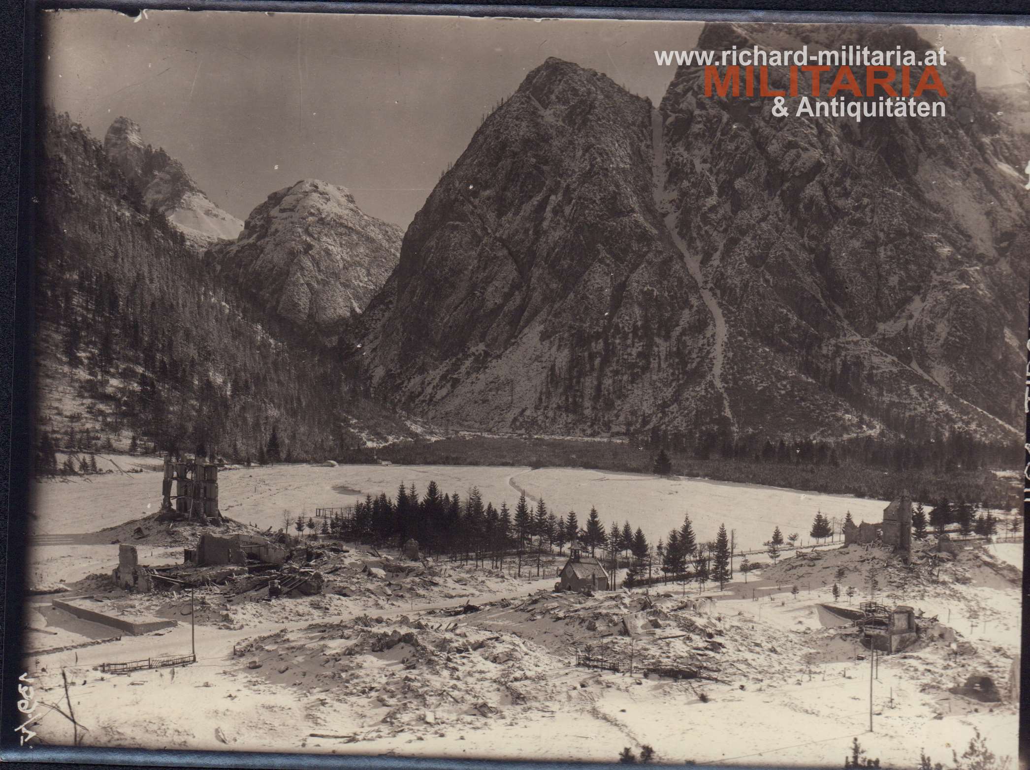 Foto zerstörte Häuser am Fuße des Monte Piano - "TIROL"