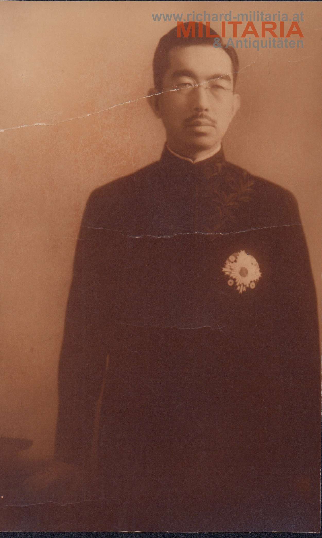 Japan - Kaiser Hirohito mit Chrysanthemenorden