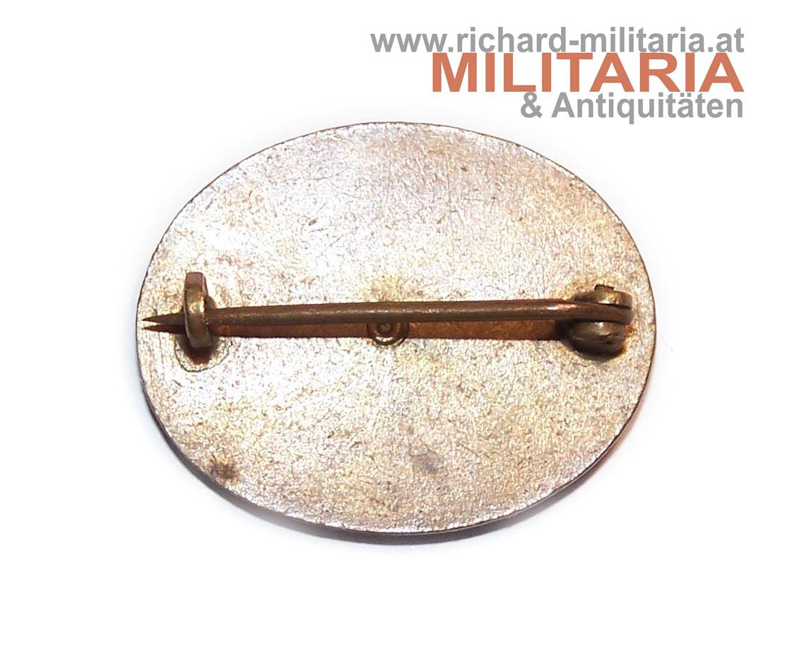 patriotisches Abzeichen - rot-weißes Kreuzwappenschild