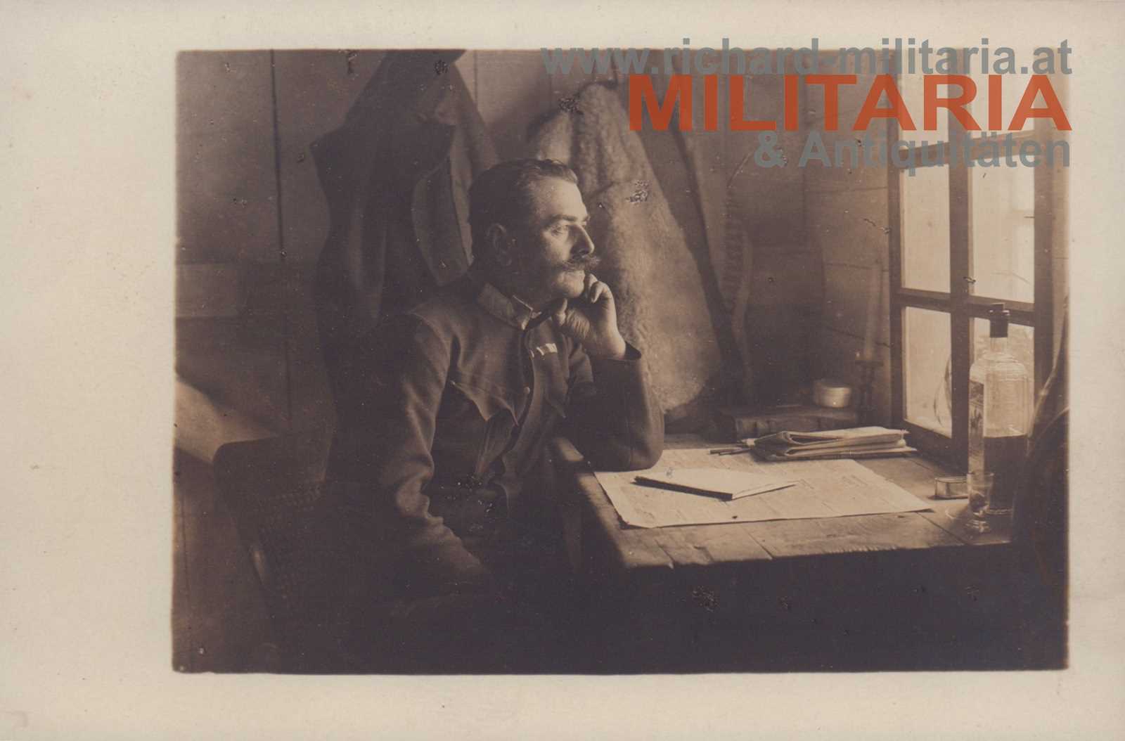 k.u.k. Major oder Generalmajor in seiner Stube