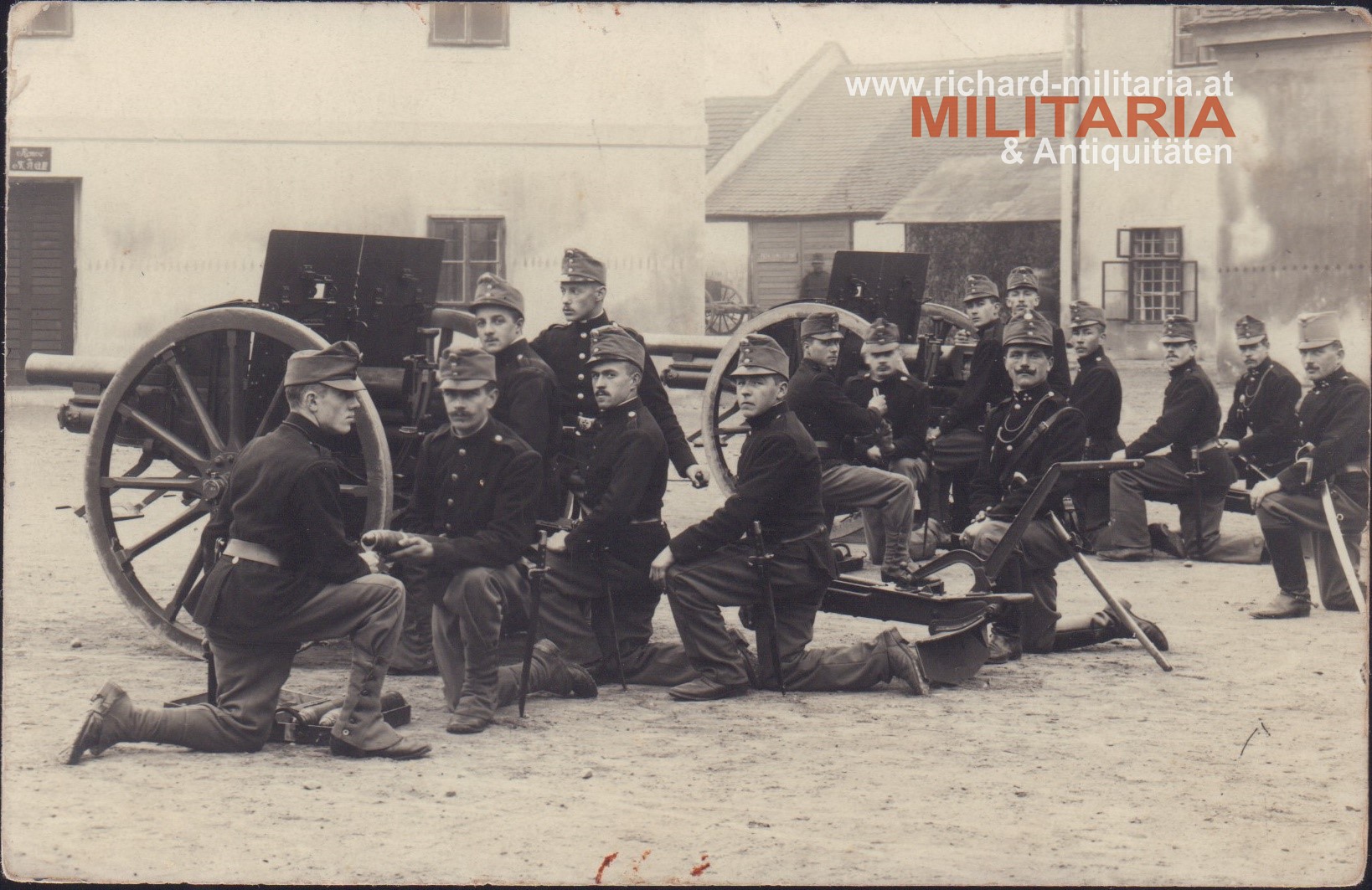 k.u.k. Foto - Artilleristen mit Geschützen