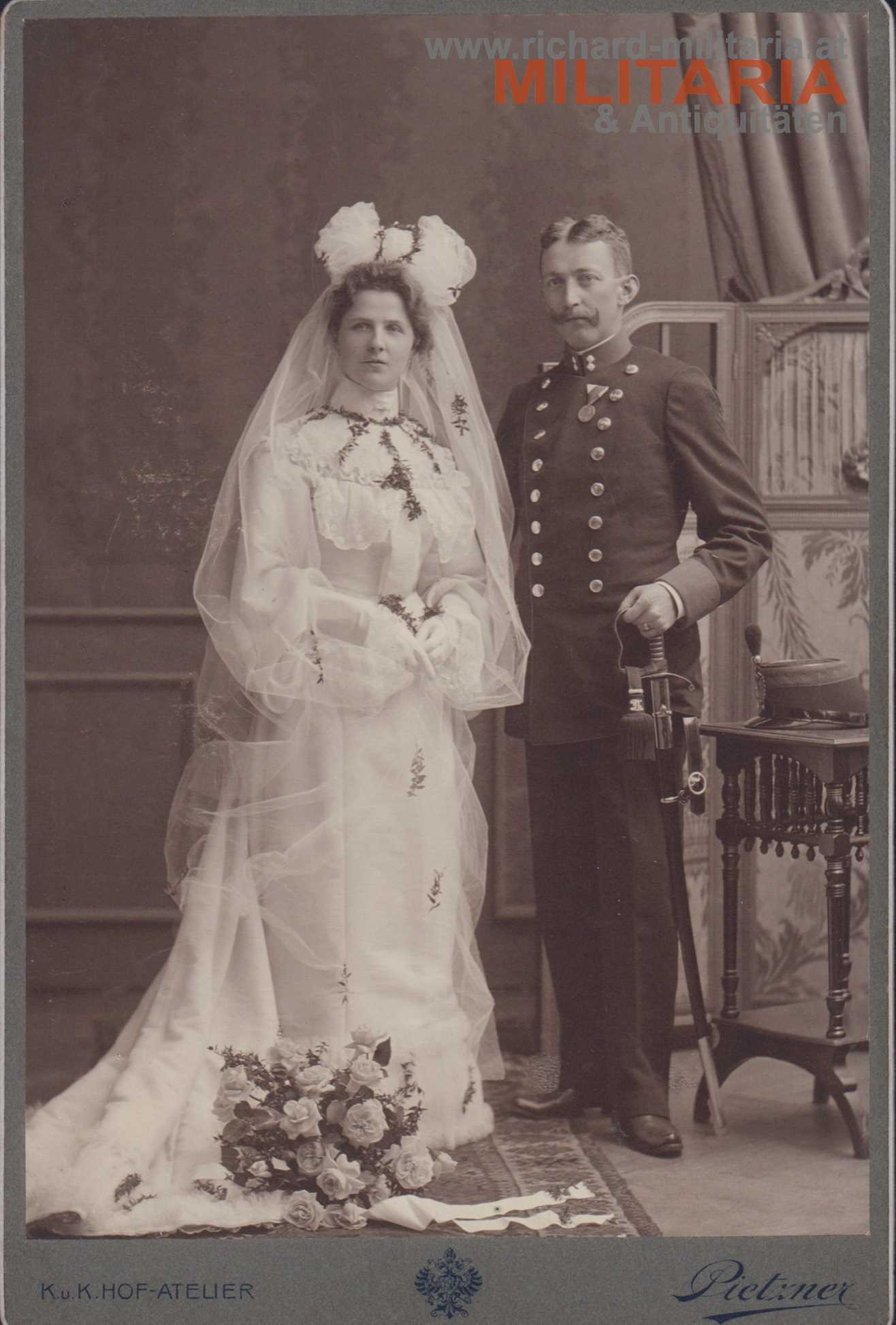 k.u.k Hartkartonfoto - Hochzeitsfoto eines Finanz-Beamten