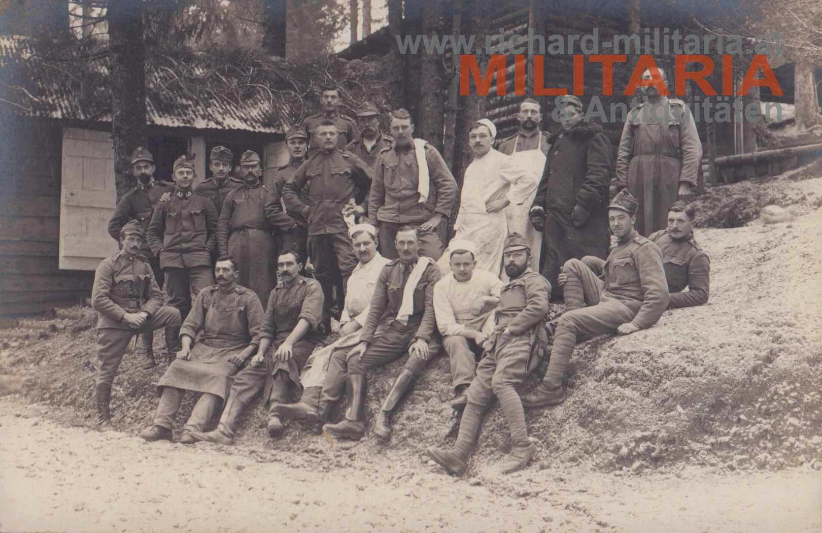 k.u.k Gruppenfoto von Soldaten im Wald