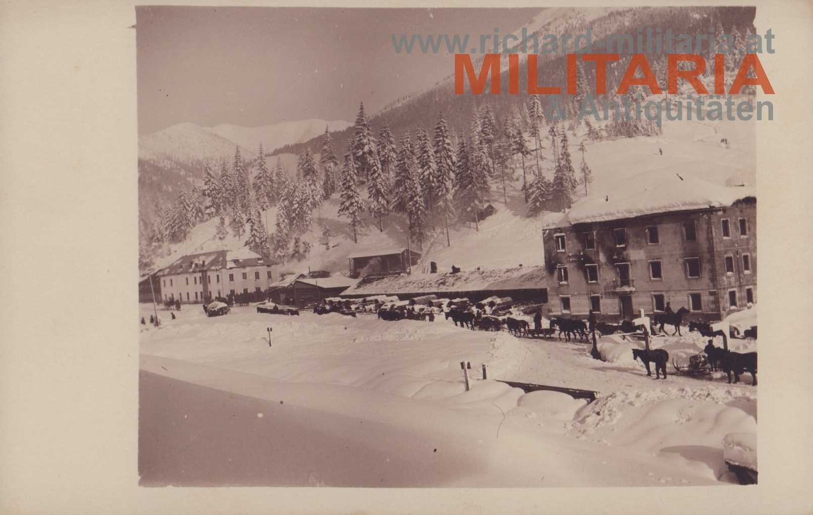 k.u.k Foto - zerschossener Ort in den Bergen im Winter