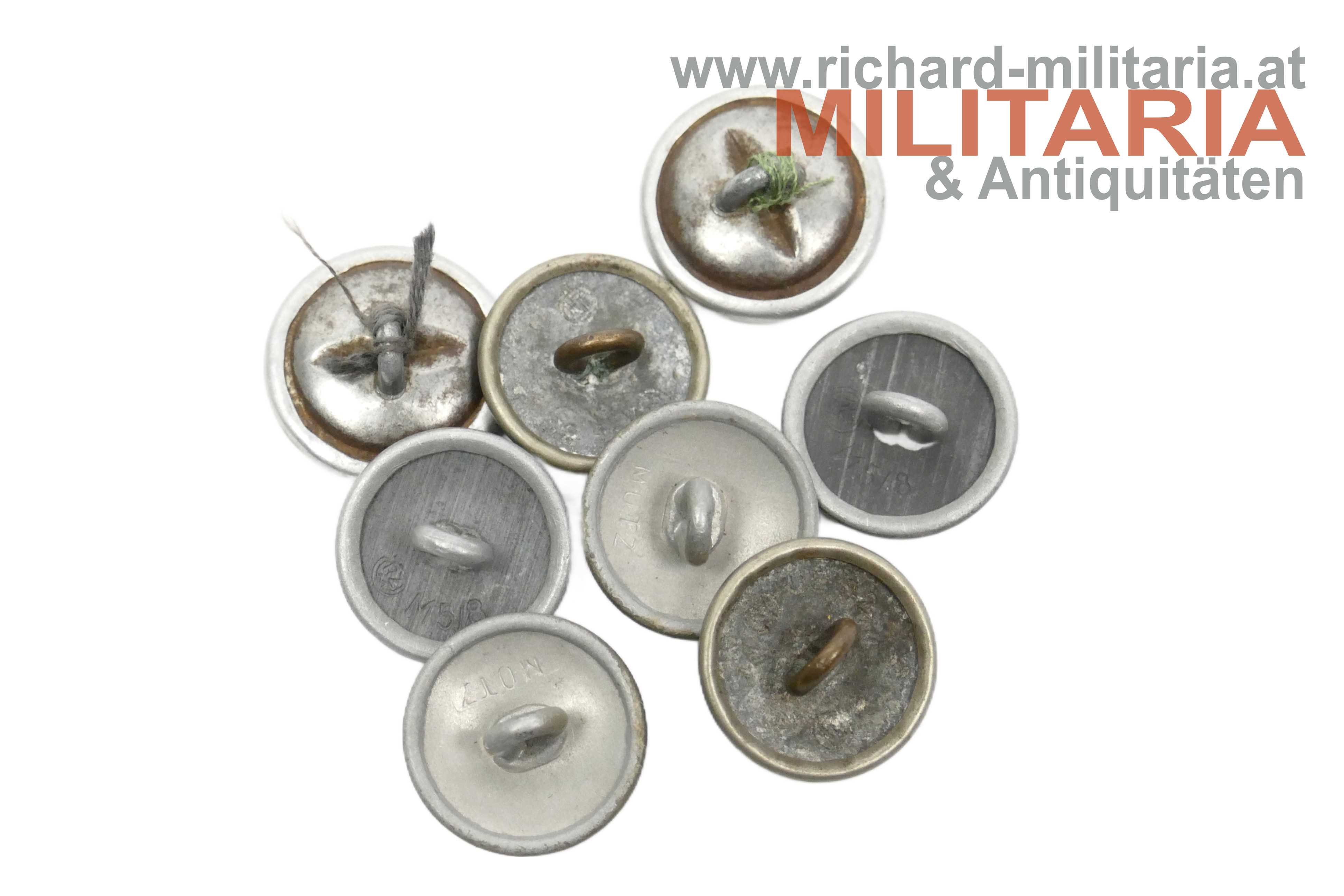 Wehrmacht - Knöpfe mit Nummern für die Schulterklappen