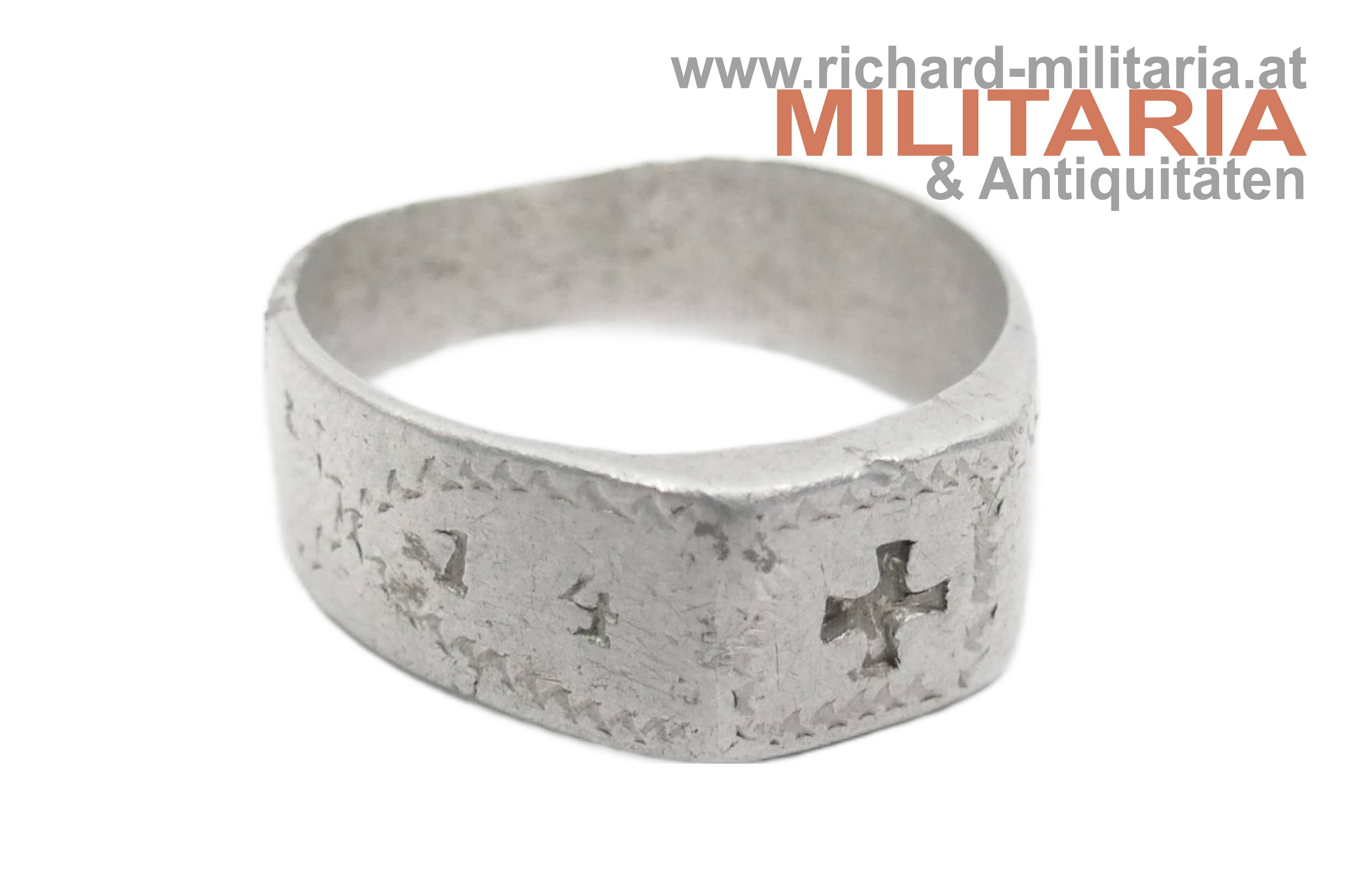 Patriotischer Ring mit Kreuz und Gravur "14 - 17"