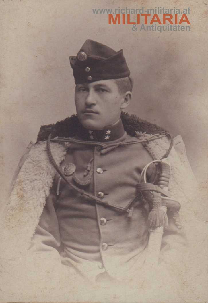 k.u.k. Hartkartonfoto - Dragoner-Korporal mit Reiterauszeichnung