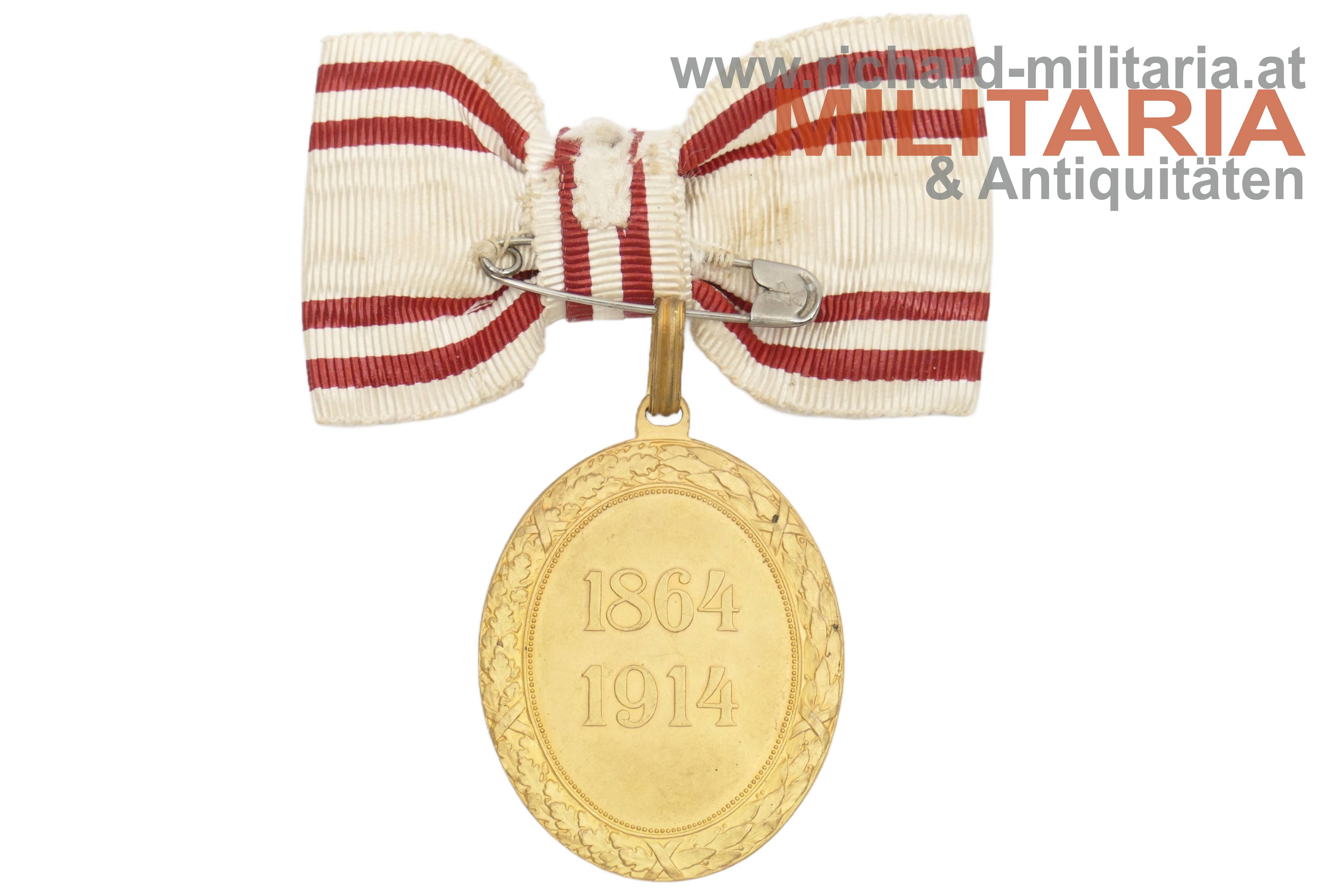 Rotes Kreuz - Bronzene Ehrenmedaille mit Kriegsdekoration und Damenmasche
