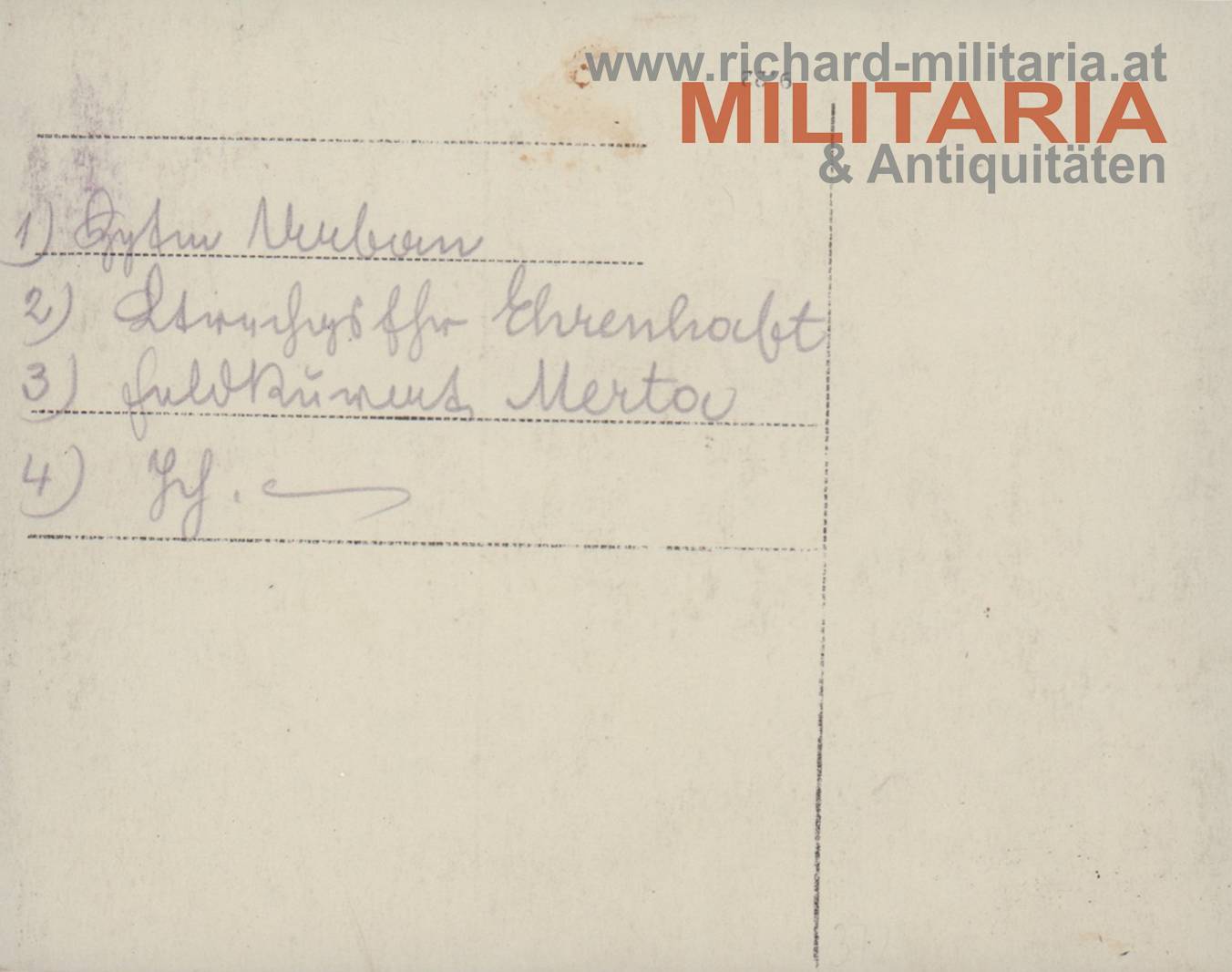 Hauptmann Urban mit Feldkurat Merta und weiteren Soldaten