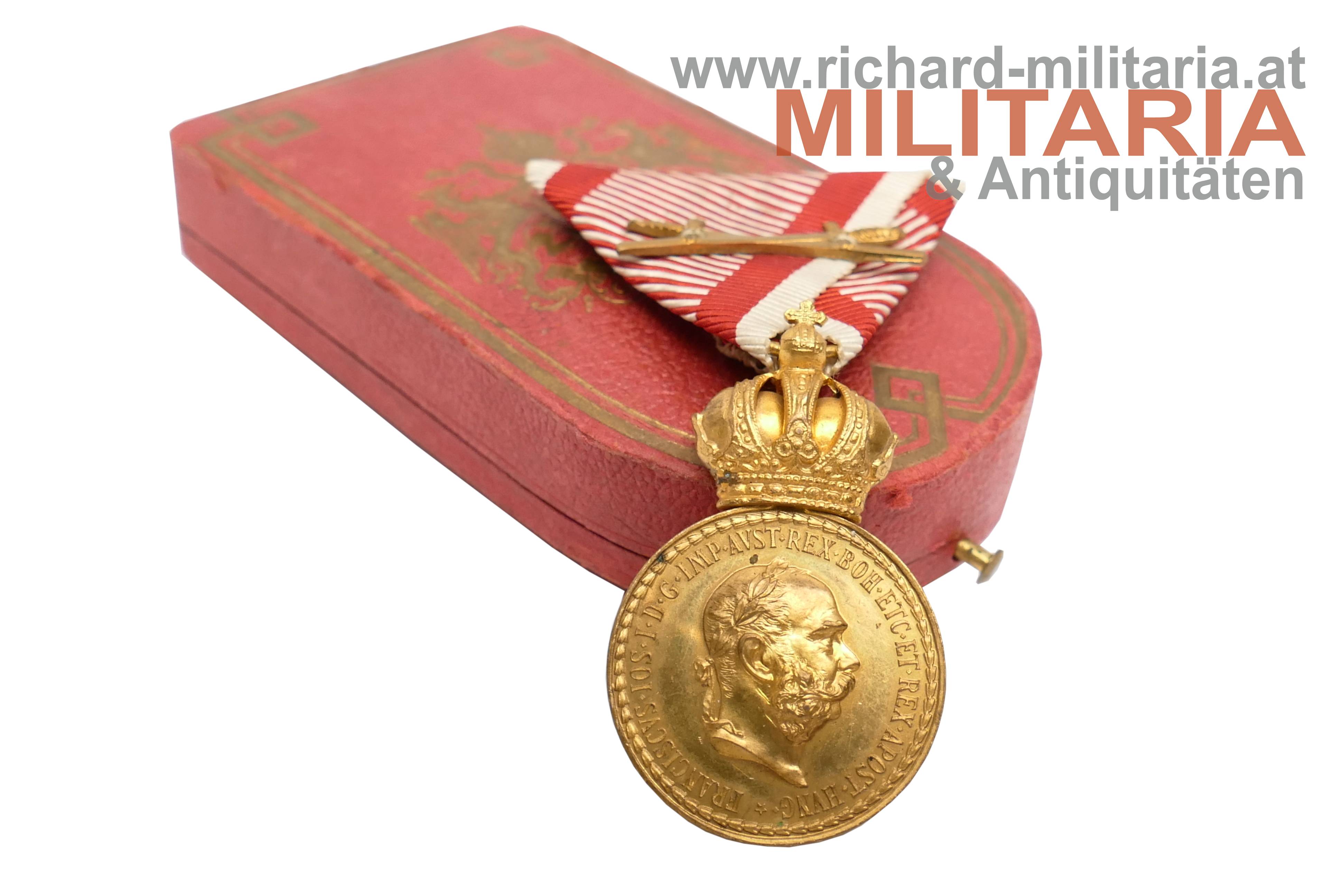 k.u.k. Bronzene Militärverdienstmedaille + Schwerter - Kaiser Franz Joseph im Etui