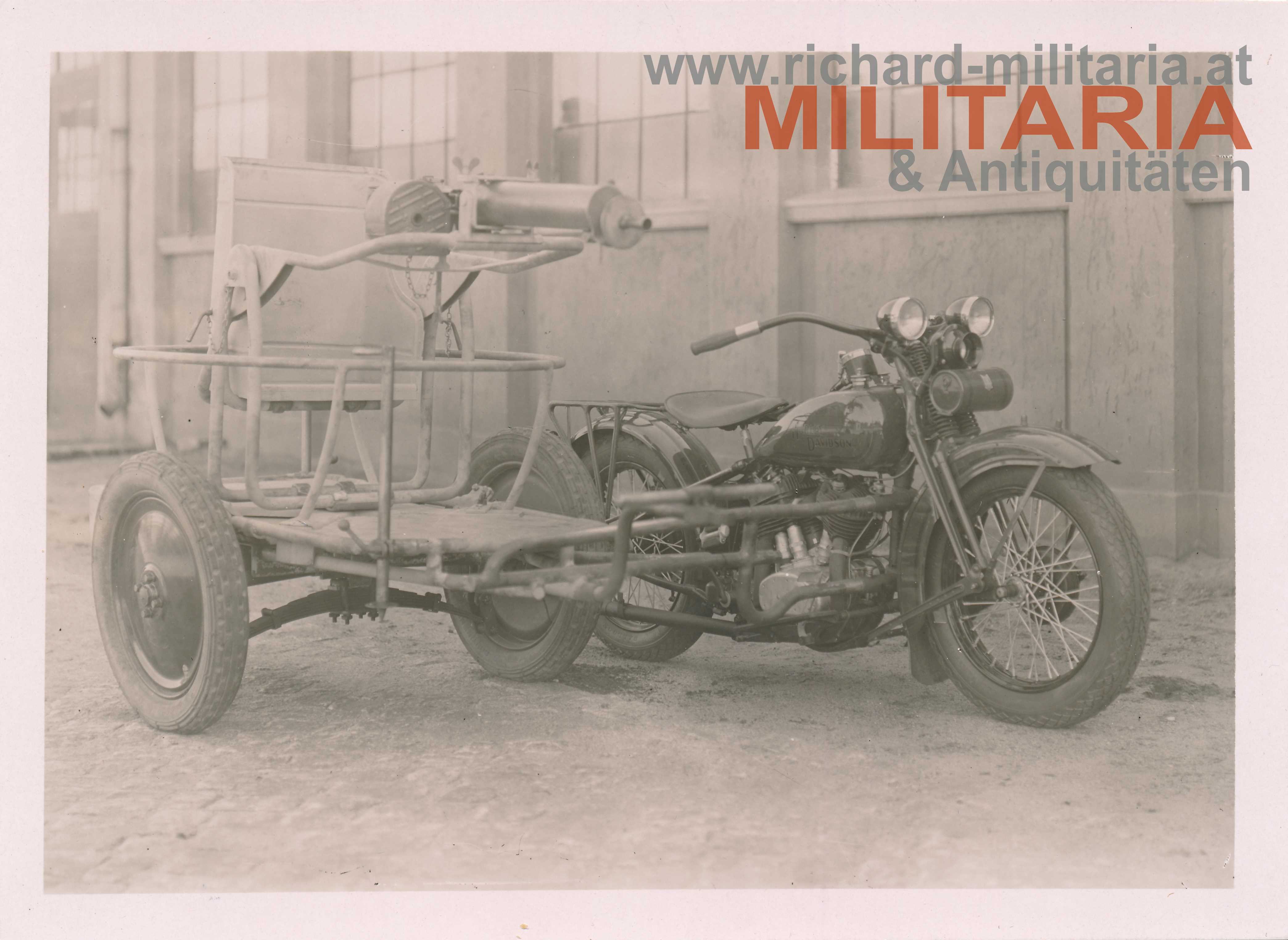 Foto - Flugabwehrwagen - Harley Davidson - Beiwagen mit Maschinengewehr
