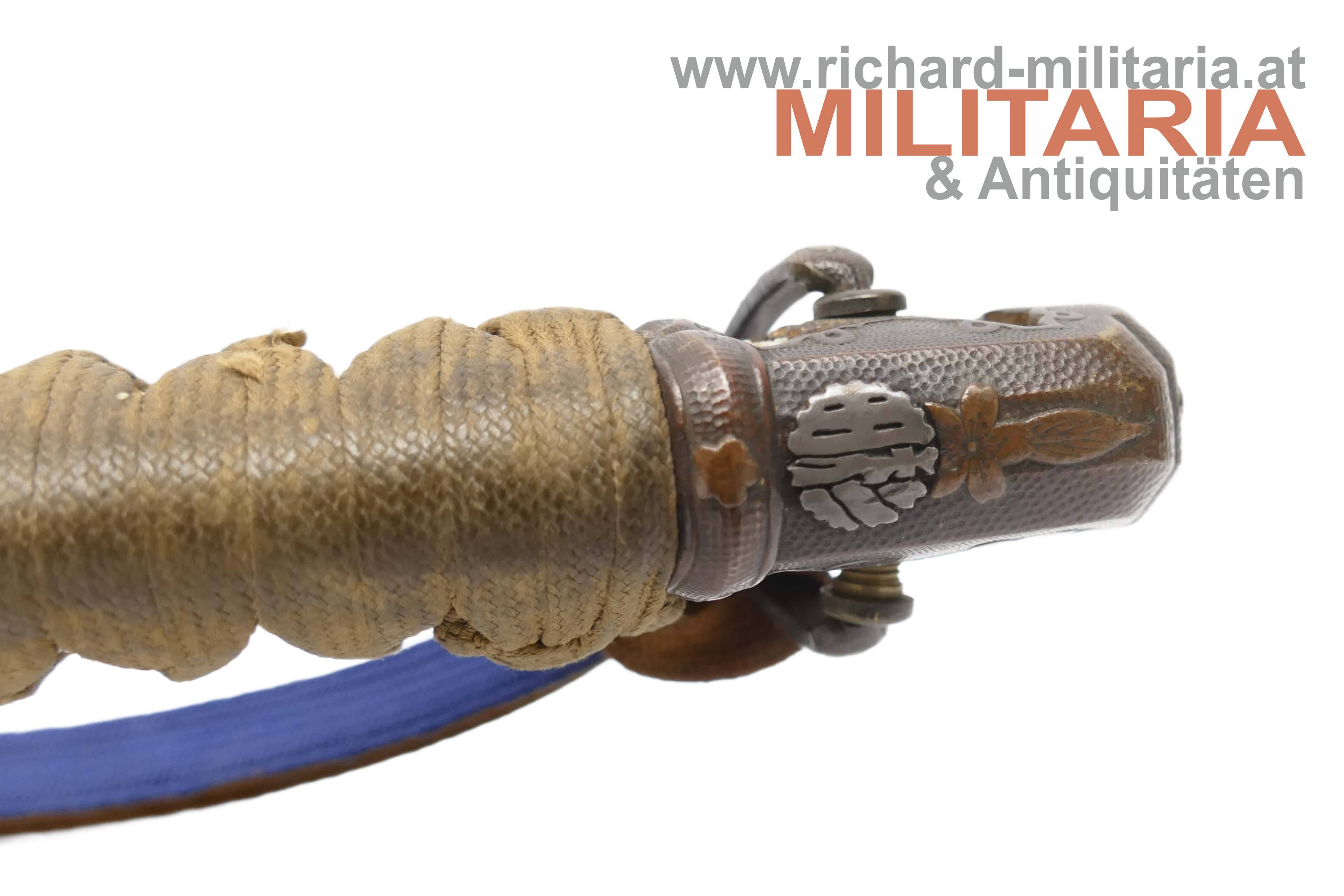 Japan - Katana Shin-Gunto für Offiziere mit Familienwappen und Klinge um 1680