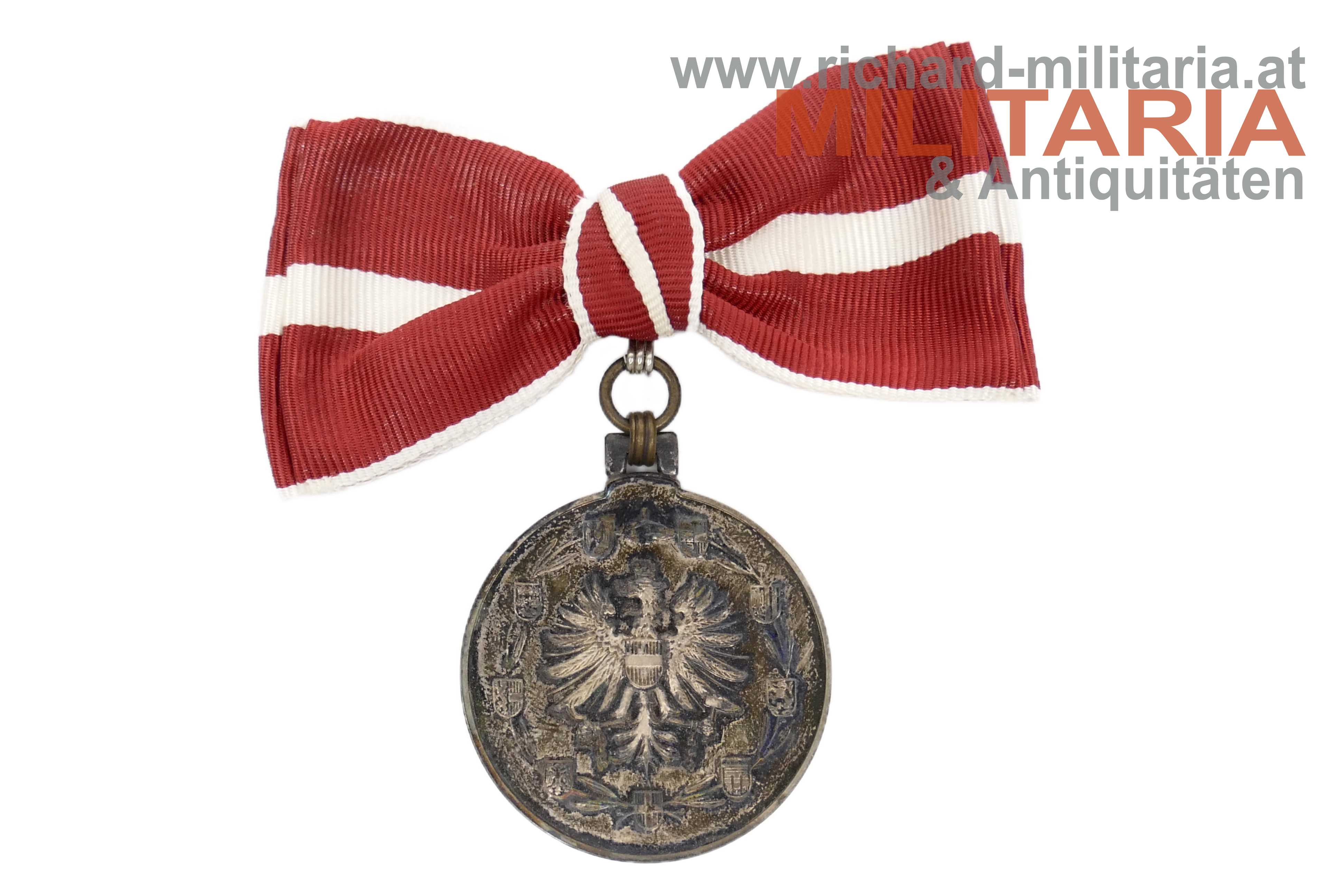 Silberne Ehrenmedaille für Verdienste u. d. Republik mit Damenmasche im Etui