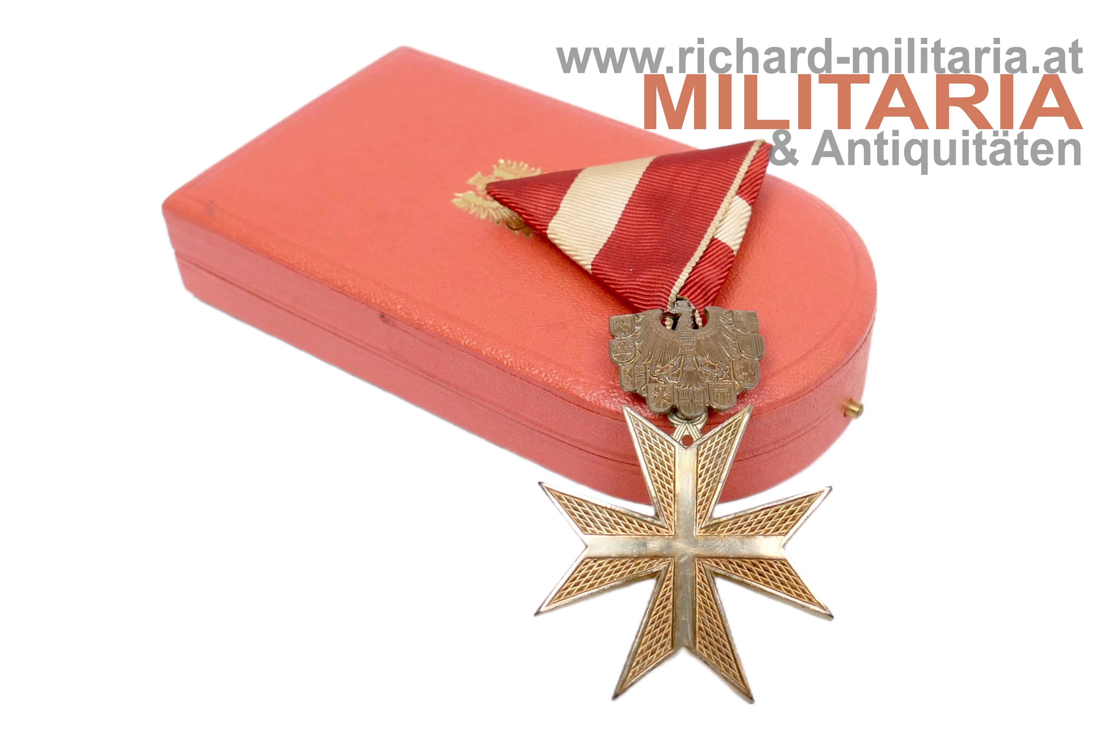 Silbernes Verdienstzeichen für Verdienste um die Republik Österreich im Etui