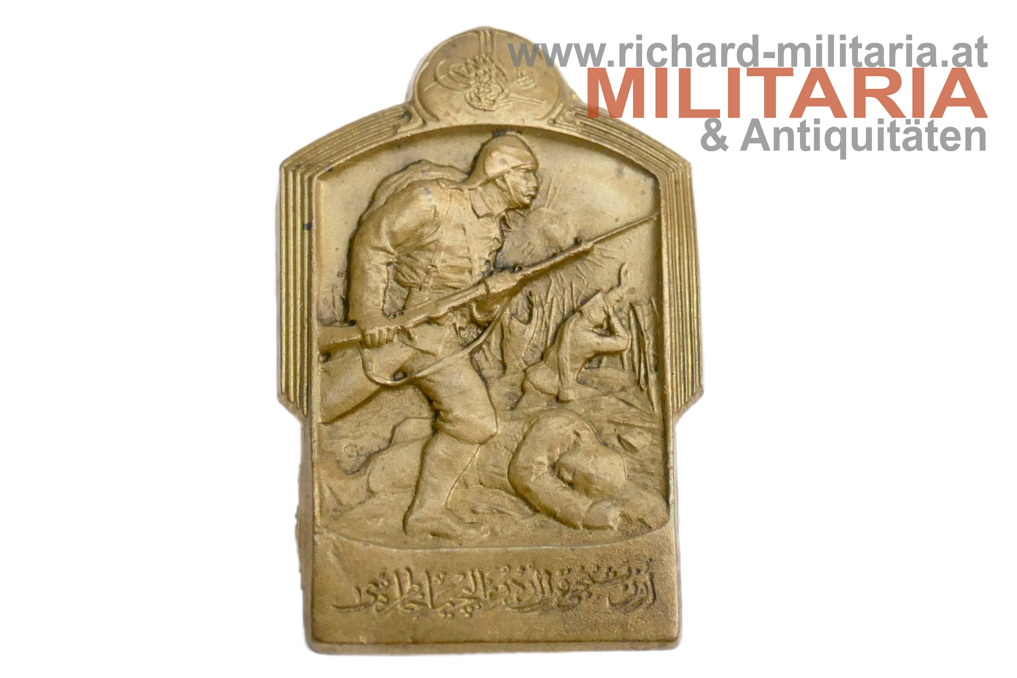 k.u.k. Kappenabzeichen - Stürmende osmanische/türkische Truppen 