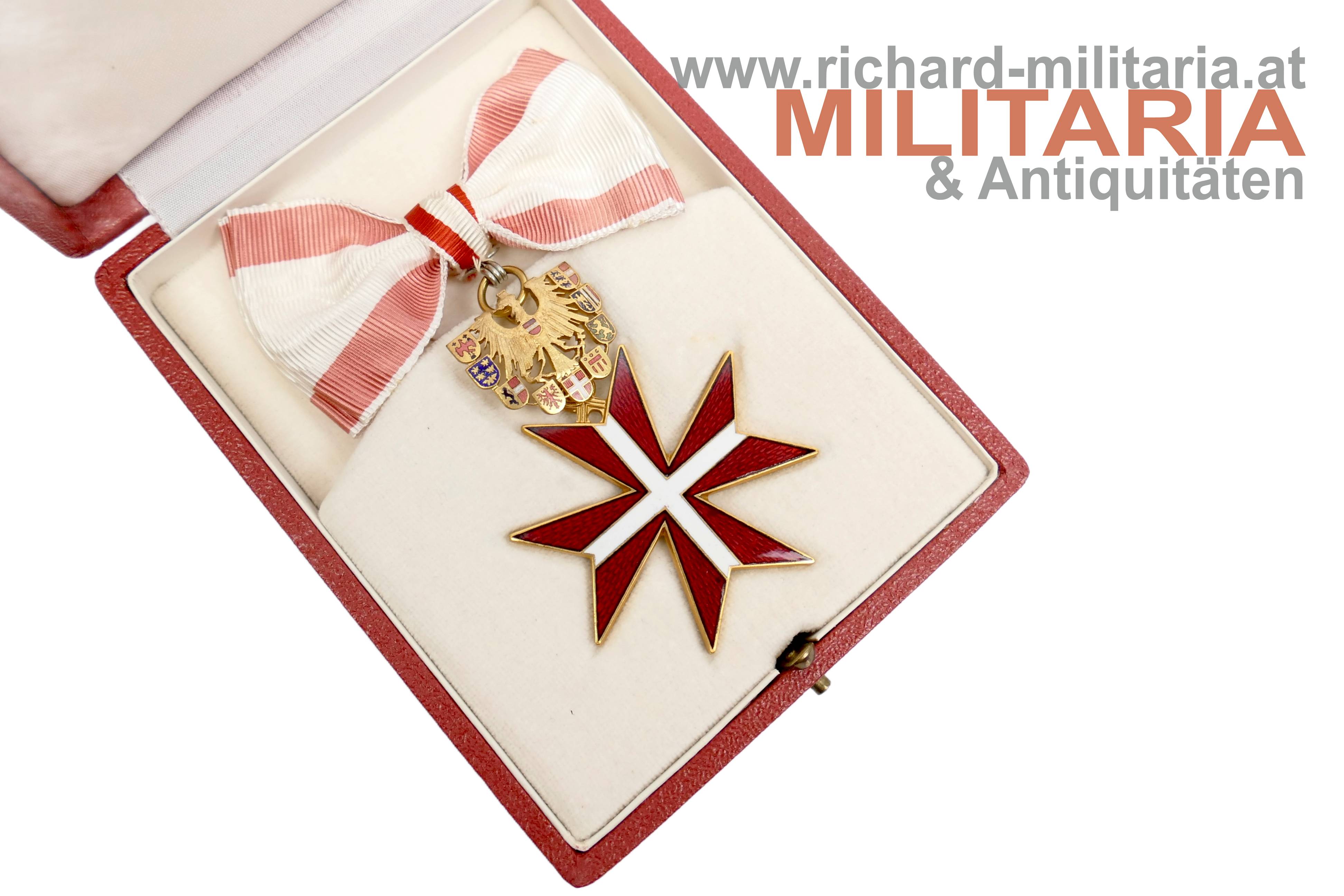 Österreich - Goldenes Ehrenzeichen für Verdienste mit Damenmasche + Etui