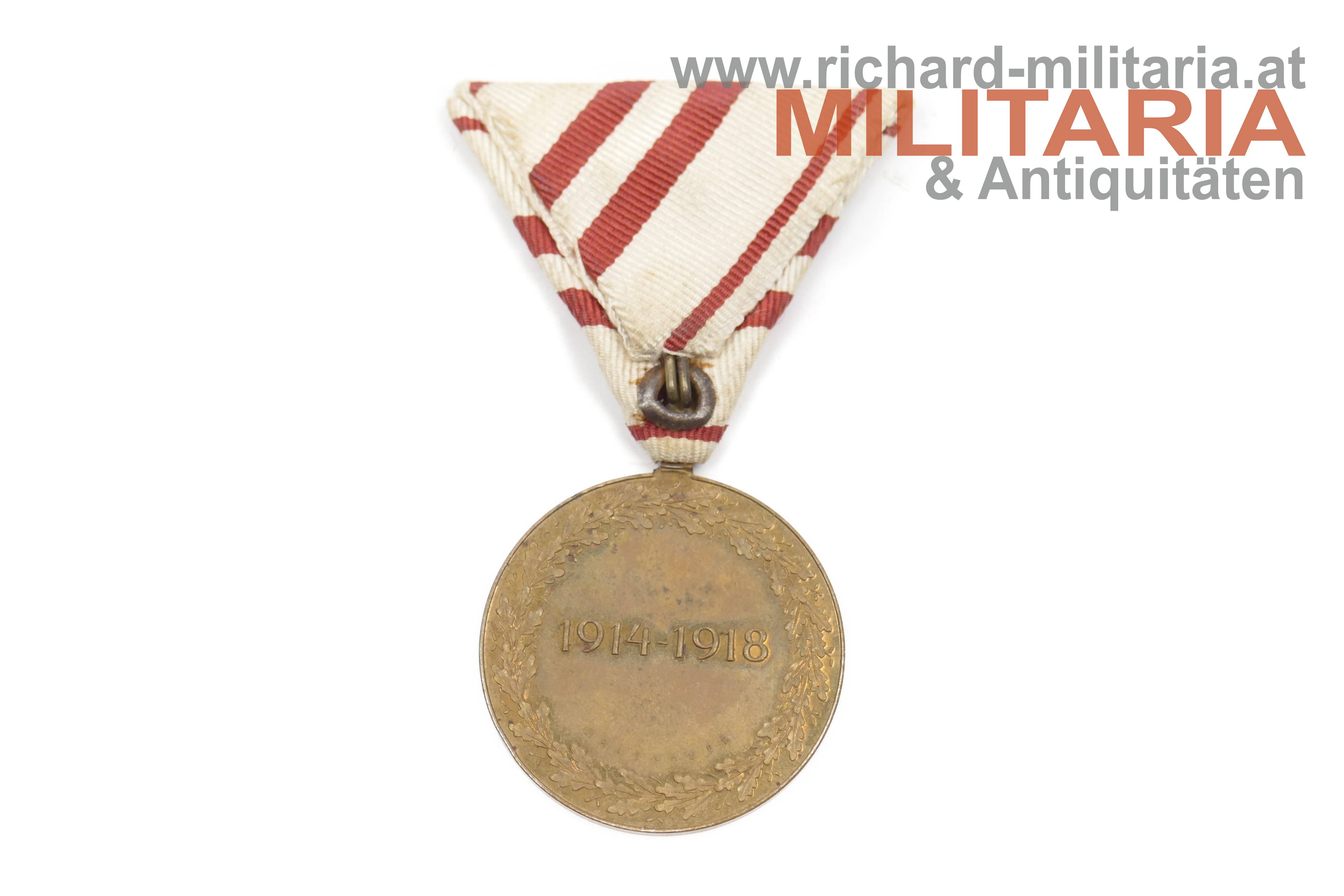 Österreich - Weltkriegserinnerungsmedaille mit Schwertern