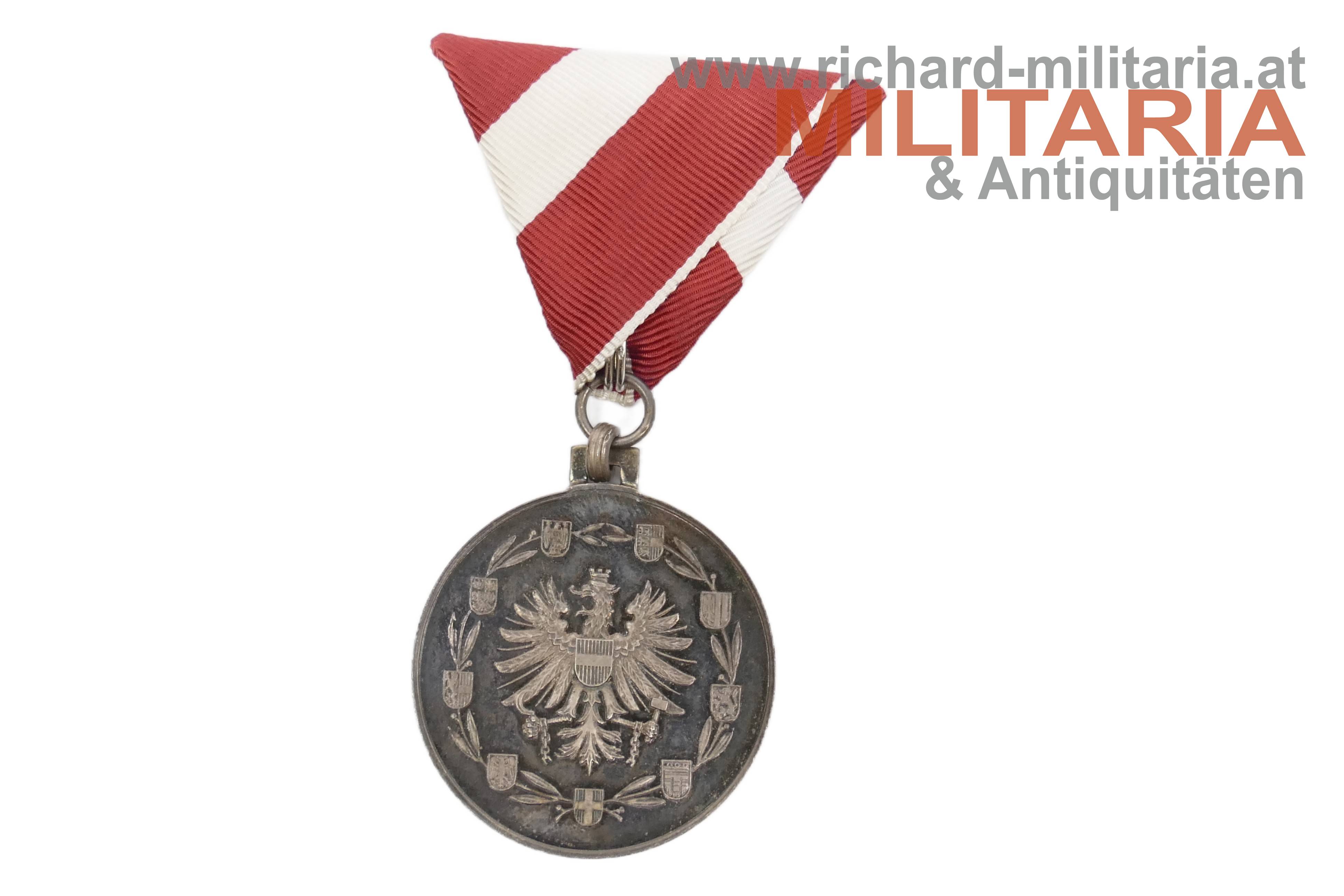 Silberne Medaille für Verdienste um die Republik Österreich mit Etui
