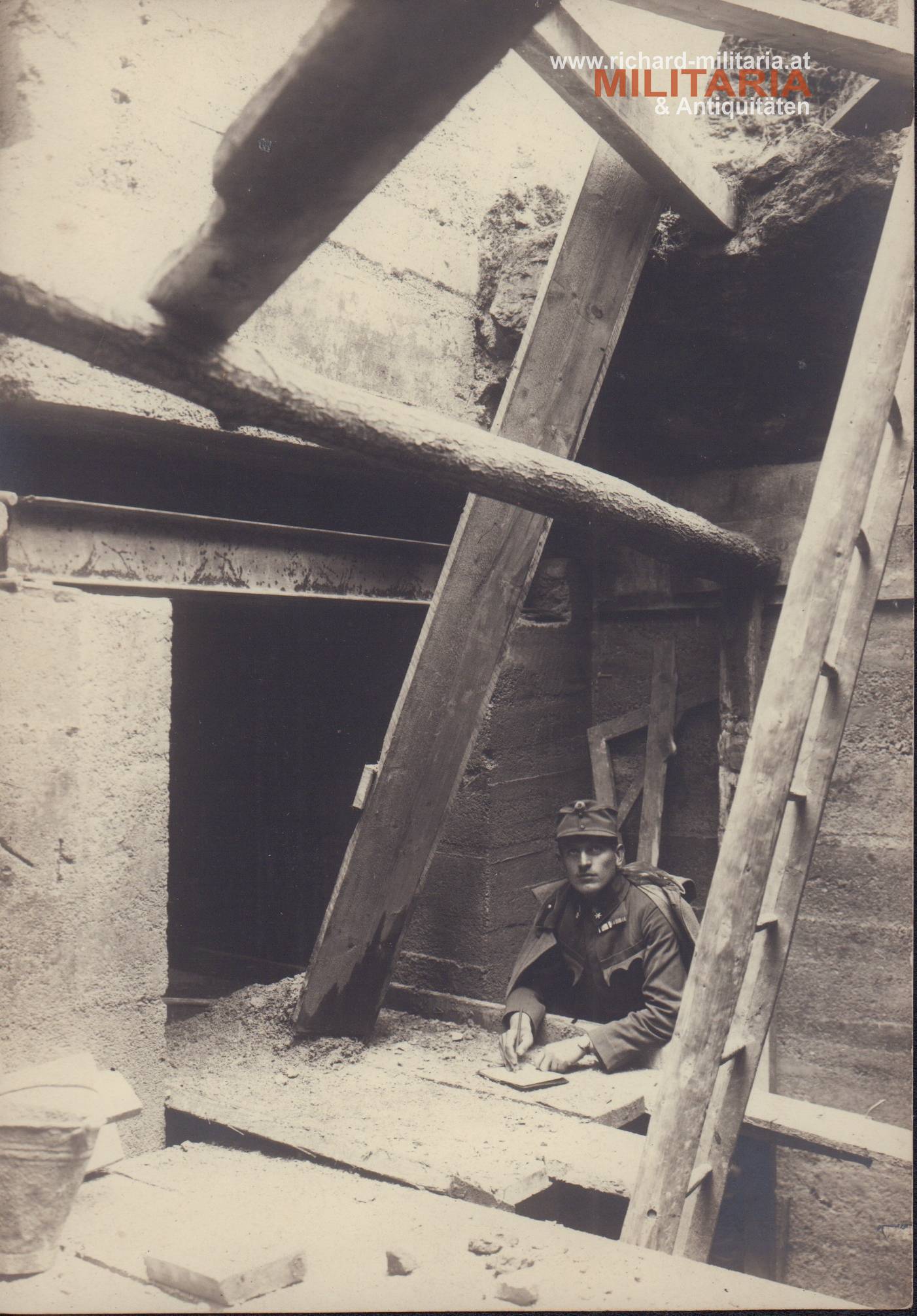 k.u.k. Foto -  Oberleutnant vor Bunkereingang Werk Casara /  Nordeingang