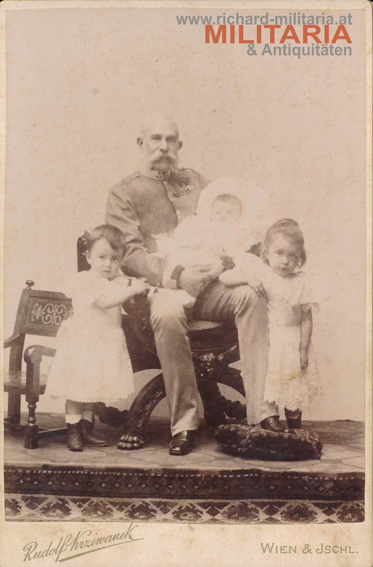 k.u.k. Hartkartonfoto - Kaiser Franz Joseph mit seinen Enkelkindern