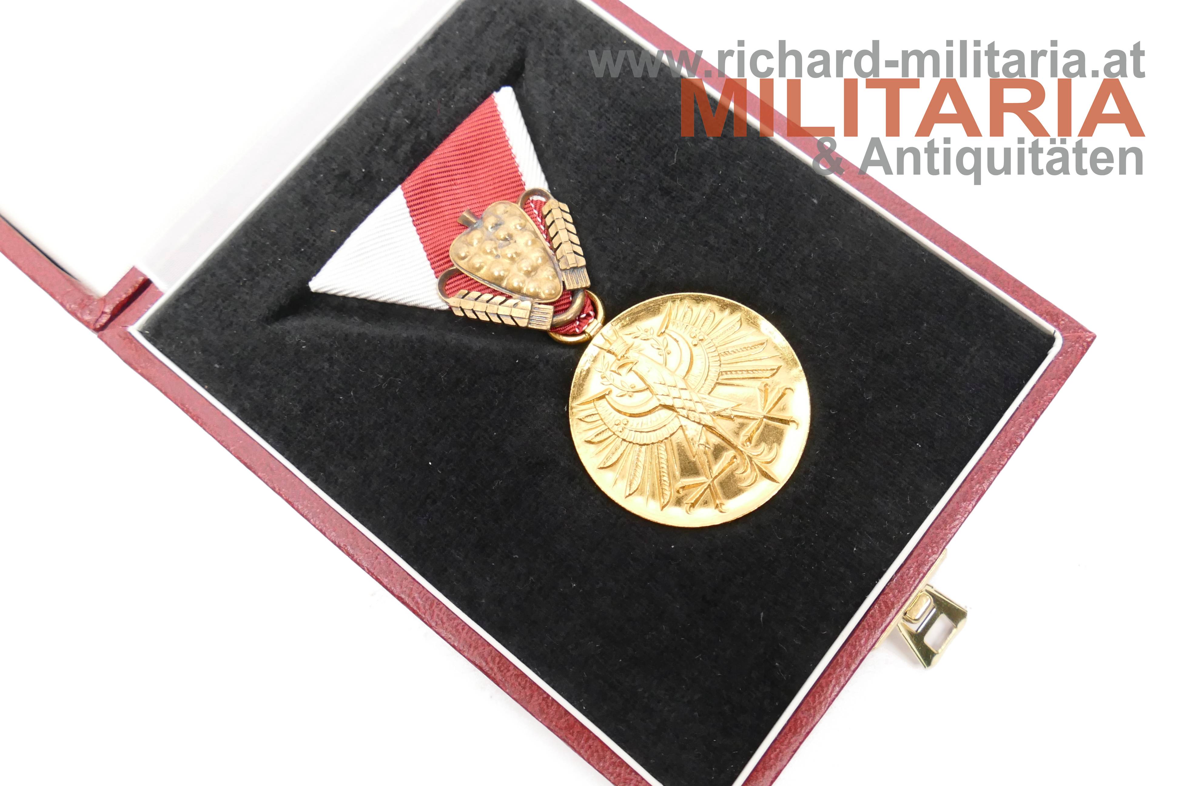 Verdienstmedaille des Landes Tirol mit Etui