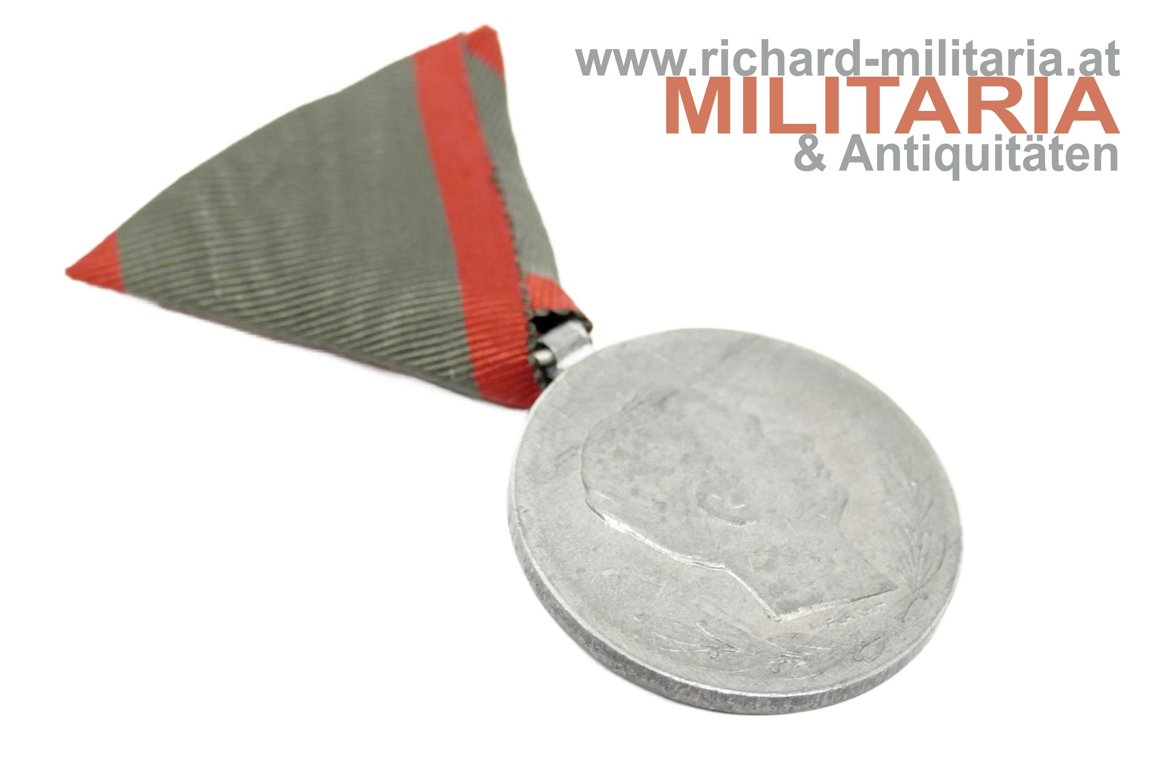 k.u.k. Verwundetenmedaille - Invalide "GW" + "18"