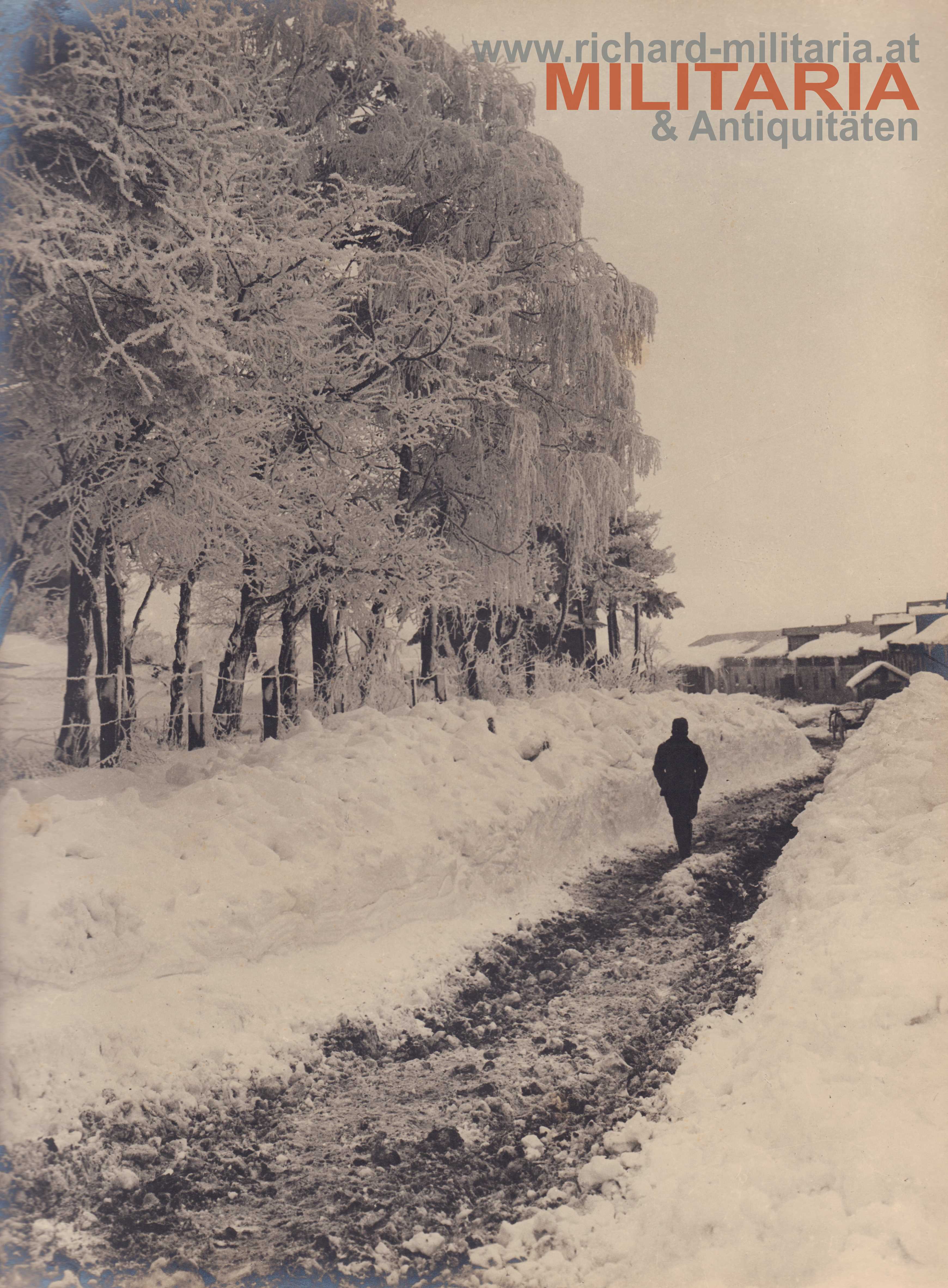 k.u.k Foto - Soldat auf einem geräumter Weg im Winter / Galizien