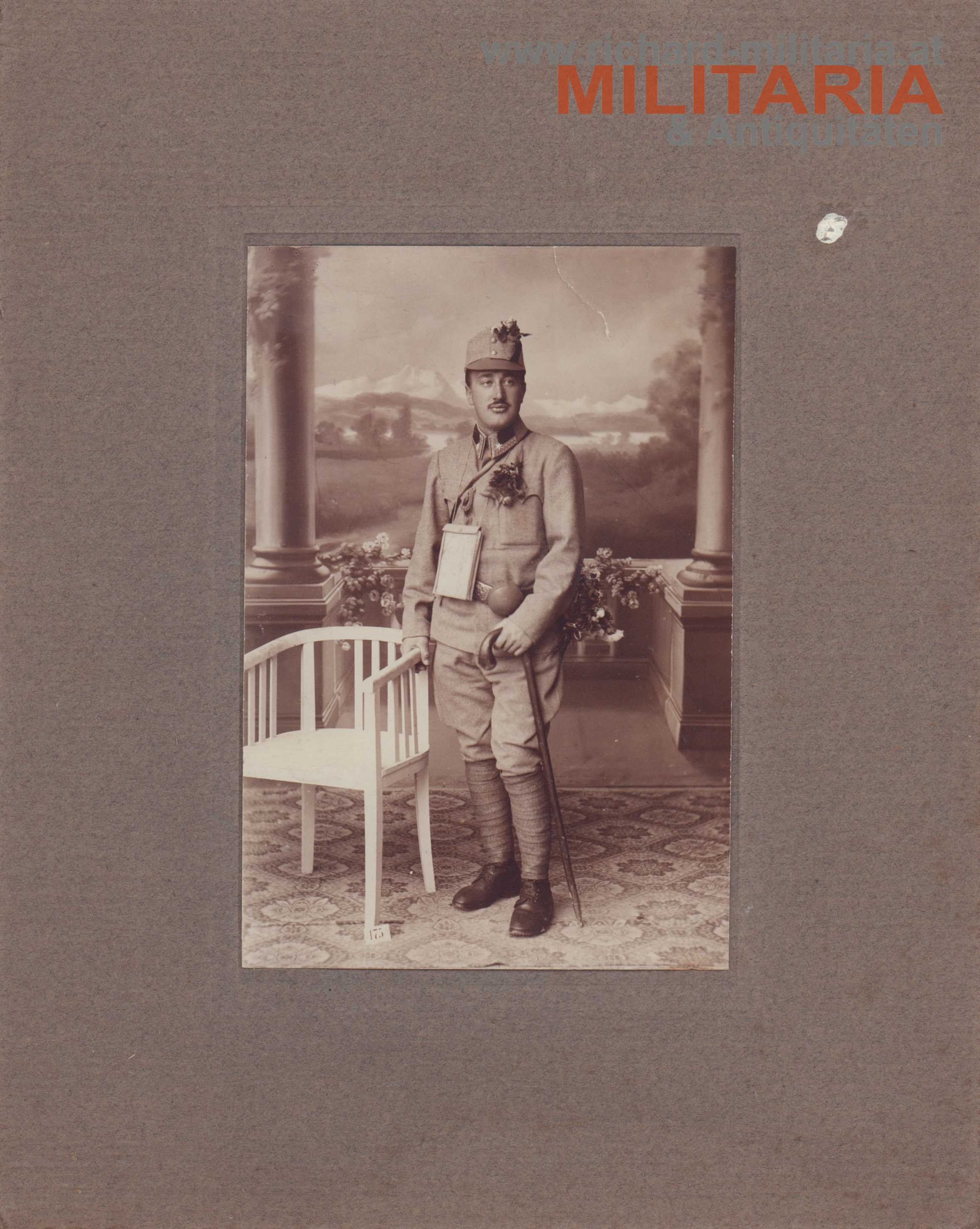 k.u.k. Fähnrich mit Signallampe und Kartentasche