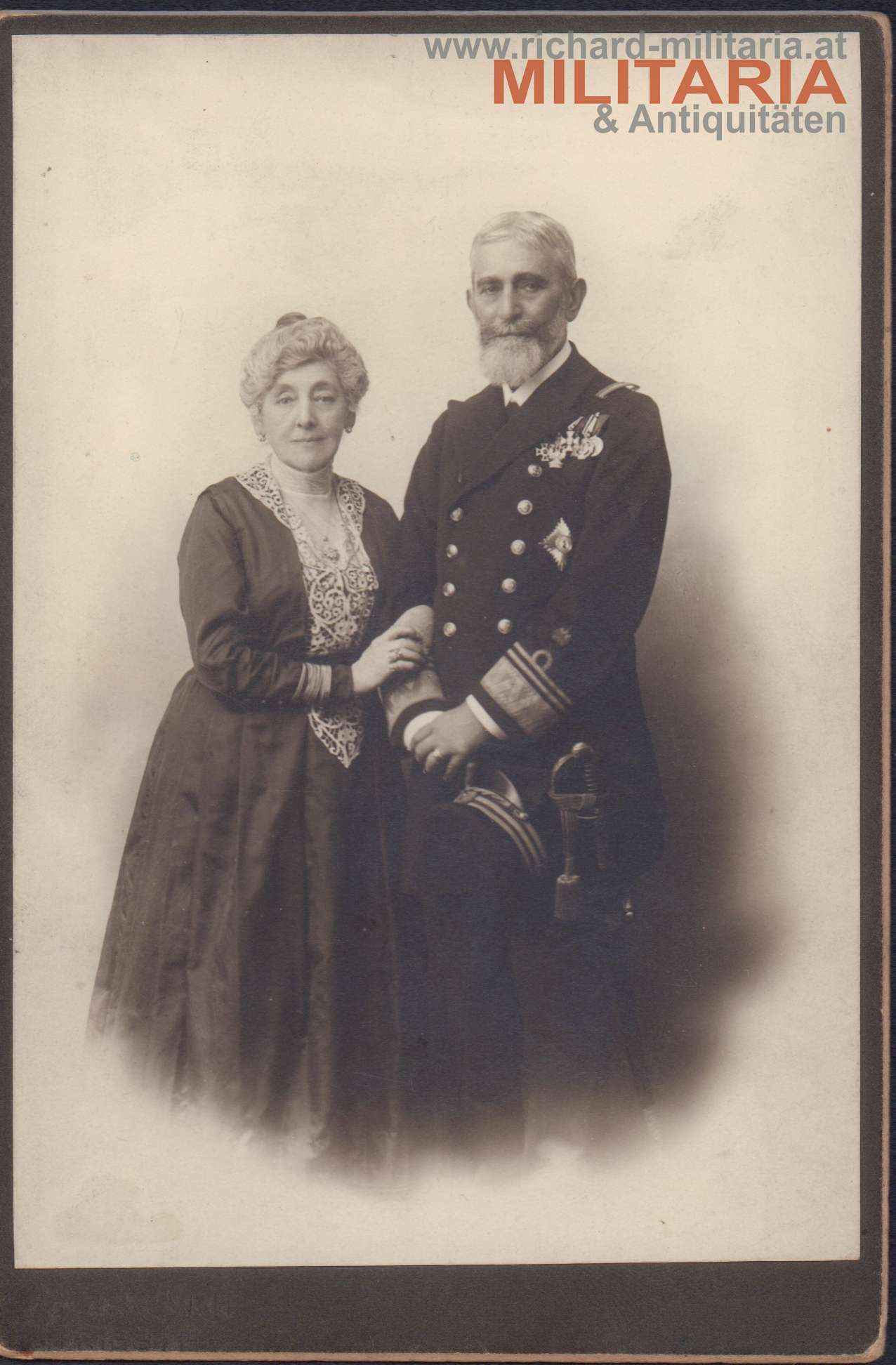 k.u.k. Hartkartonfoto - Kriegsmarine Vizeadmiral Lazar Schukic mit Gattin