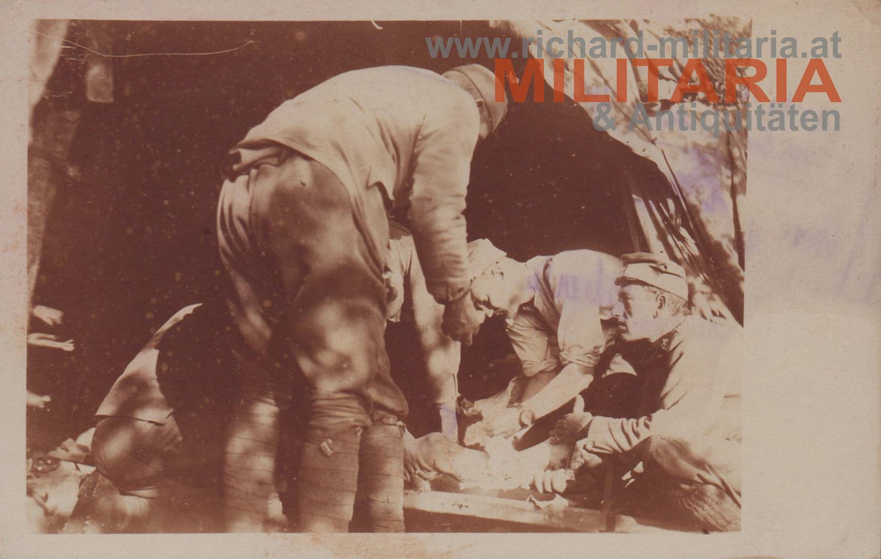 k.k. Foto - Versorgung eines Verwundeten - Landesschützen Reg. III