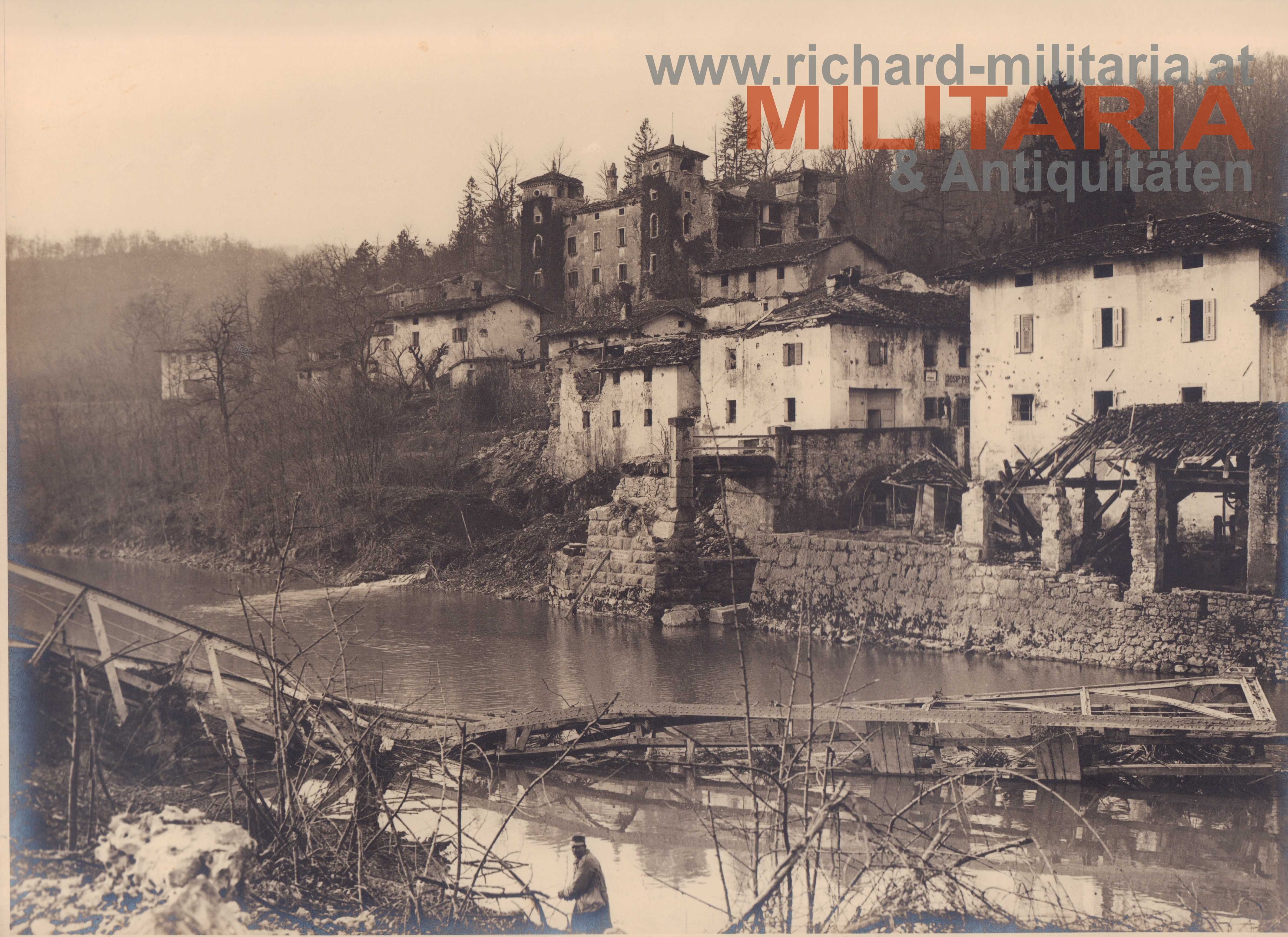 k.u.k Foto - Südfront/Italien - Zerstörter Ort an einem Fluss