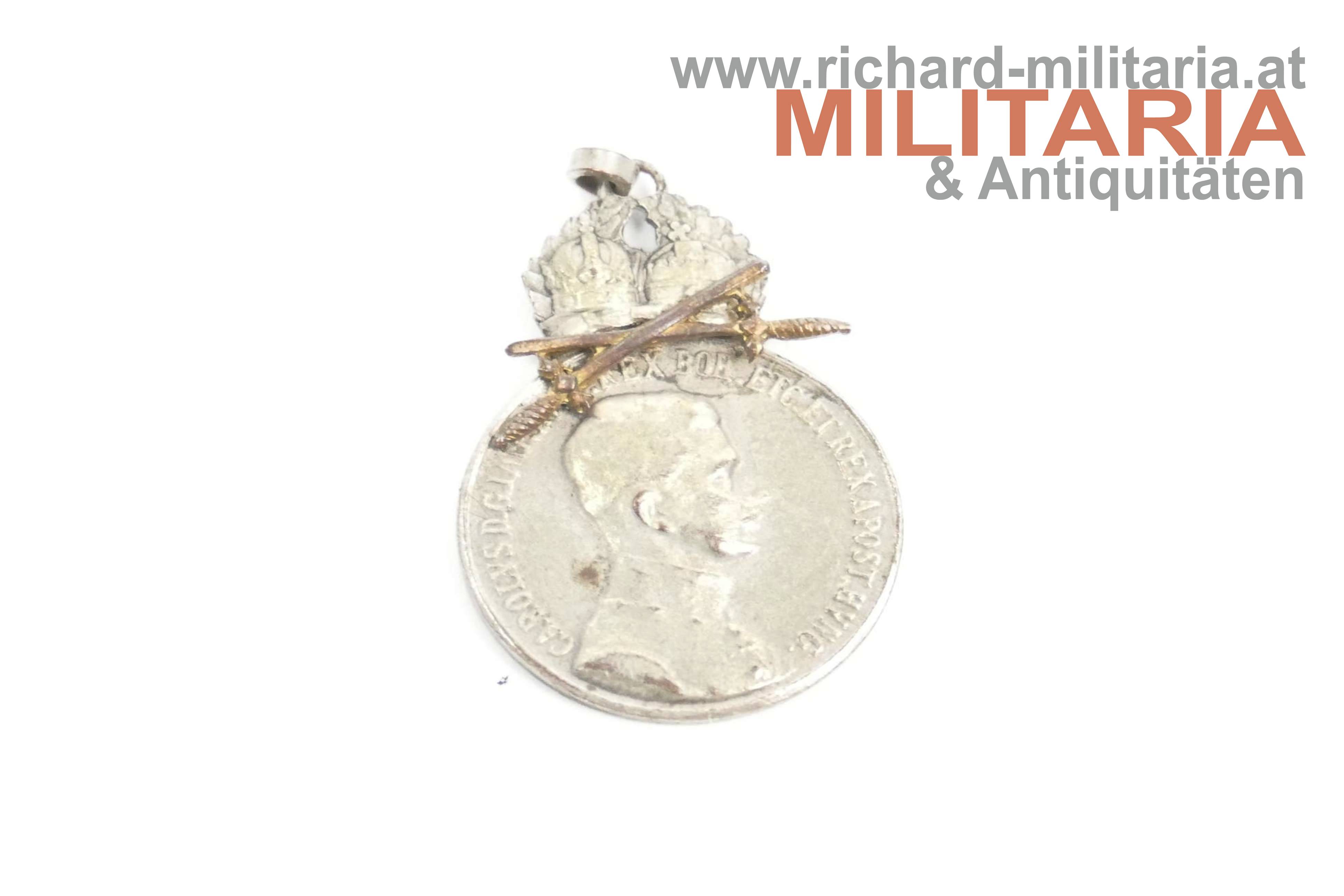 k.u.k. Miniatur - Silbernes Signum Laudis Kaiser Karl mit Schwertern